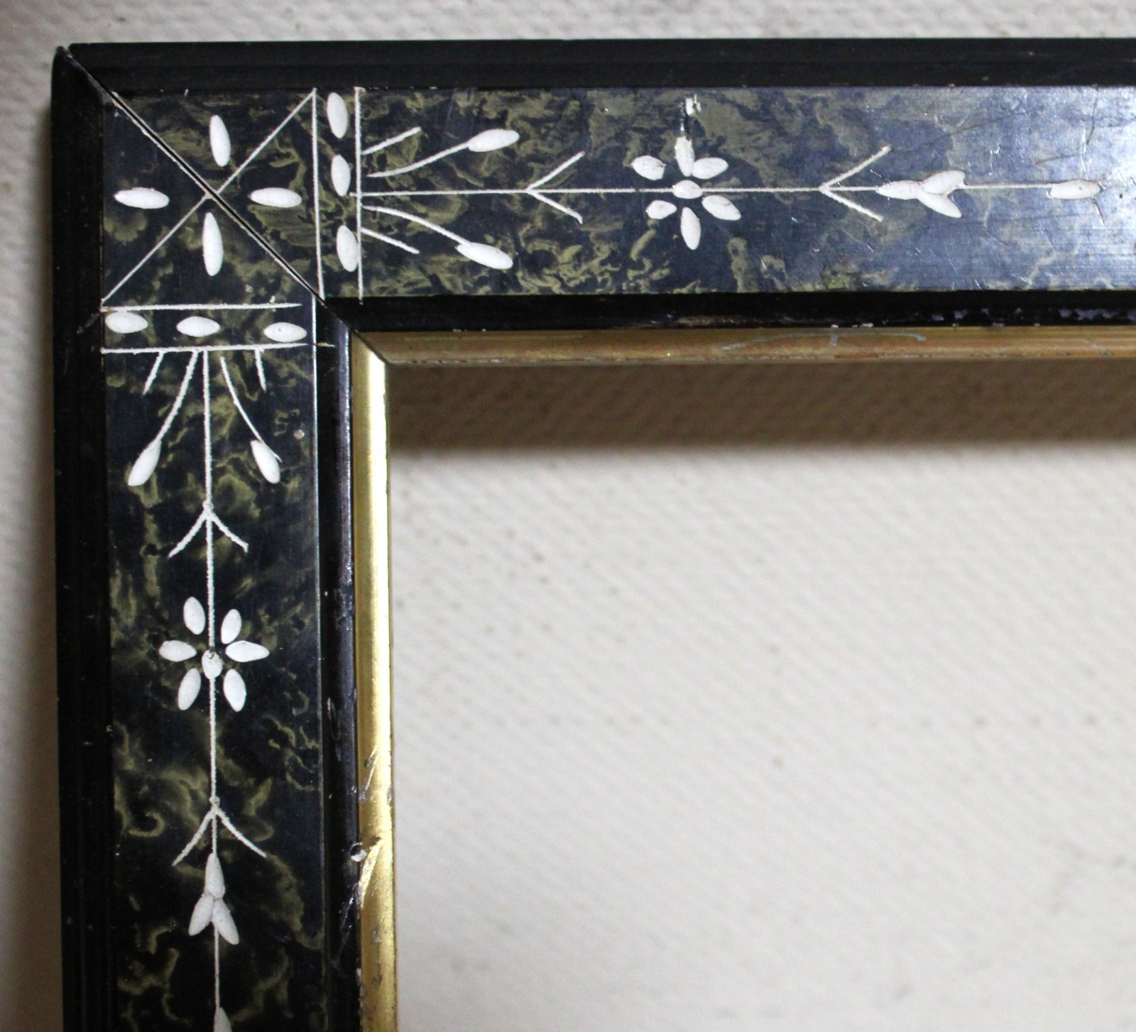 ANTIQUE FITS 8 X 10 VICTORIAN PICTURE FRAME GOLD ETCHED EASTLAKE FINE ART WOOD ANTIQUE FITS 8 X 10 VICTORIAN PICTURE FRAME GOLD ETCHED EASTLAKE FINE ART WOOD