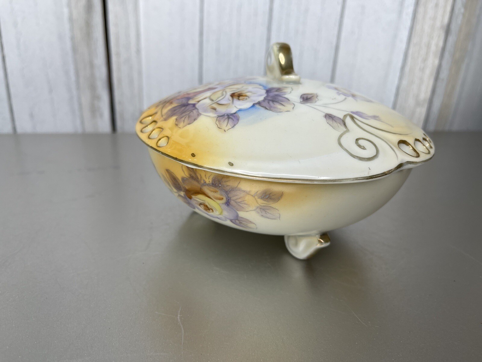 VTG HAND PAINTED PORCELAIN COVERED POWDER Dish W/ Lid ENESCO JAPAN Floral VTG HAND PAINTED PORCELAIN COVERED POWDER Dish W/ Lid ENESCO JAPAN Floral
