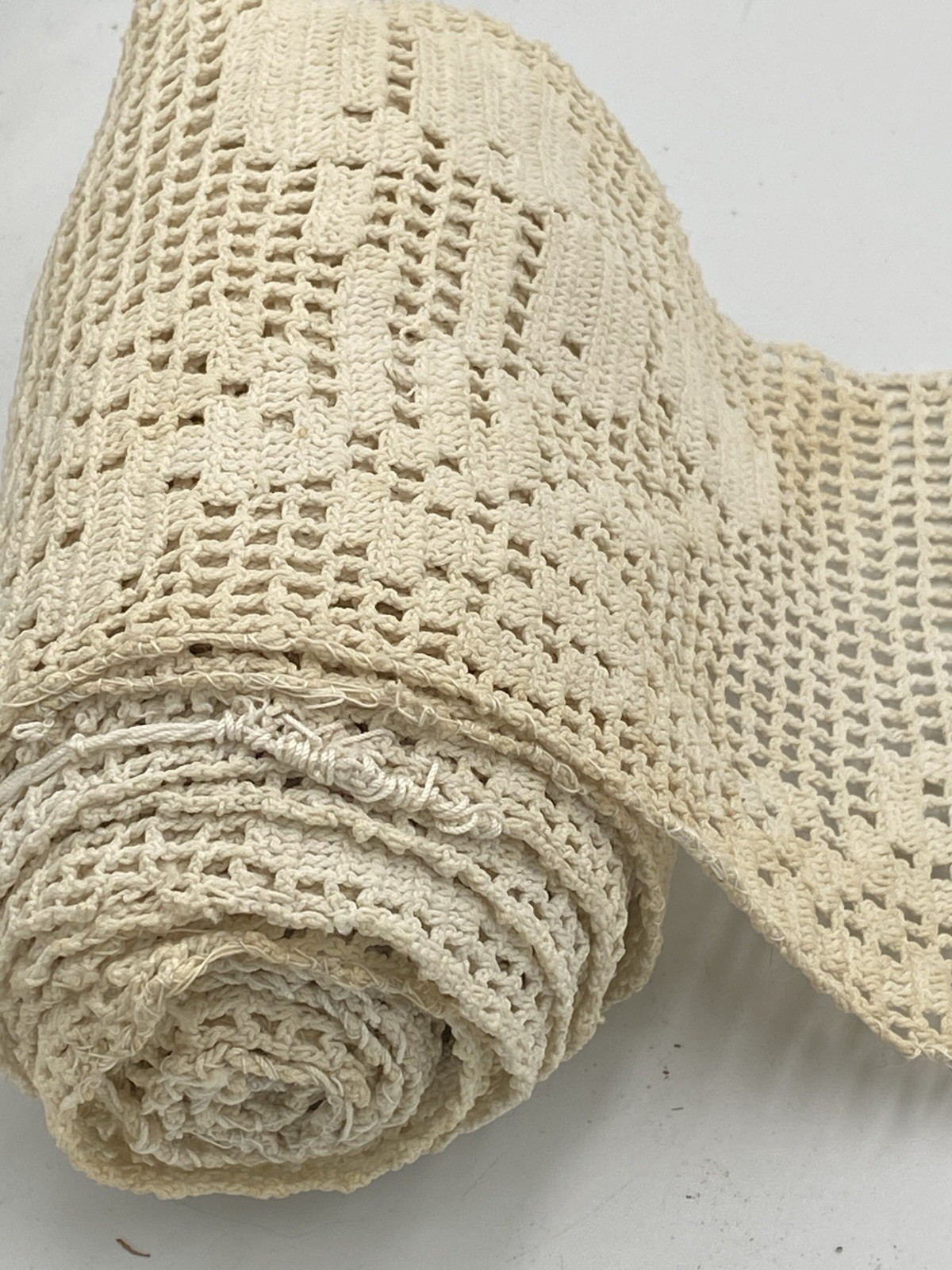 LARGE LENGTH OF ANTIQUE TRIMMINGS ( L70) LARGE LENGTH OF ANTIQUE TRIMMINGS ( L70)