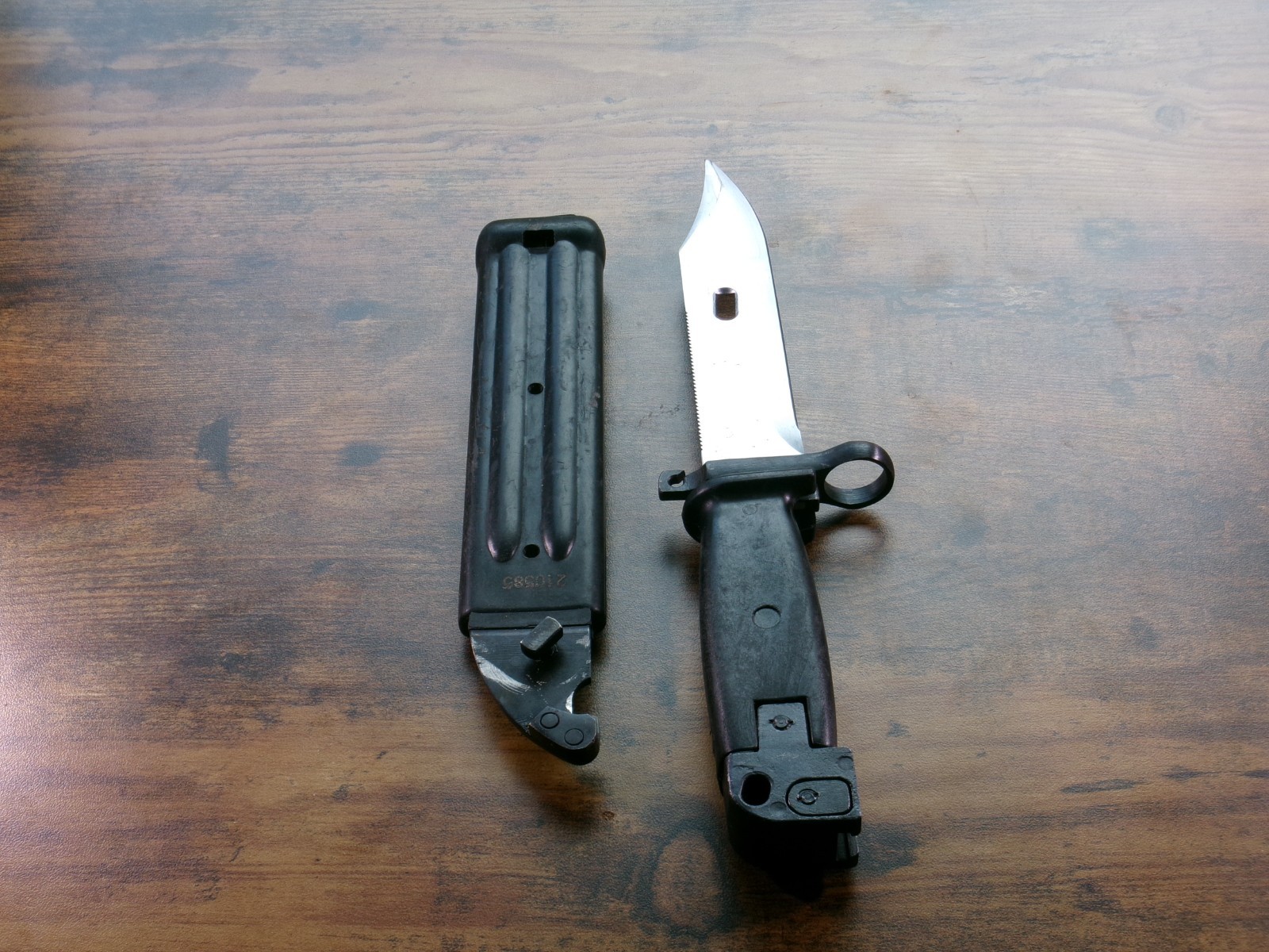 Yugoslavian Surplus M70 Bayonet w/ Sawback & Wire Cutter Scabbard Yugoslavian Surplus M70 Bayonet w/ Sawback & Wire Cutter Scabbard