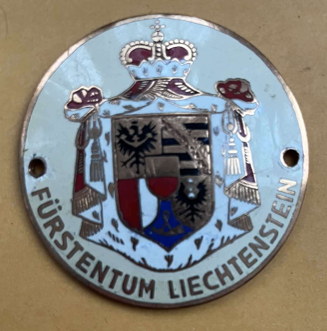 Badge souvenir auto car Liechtenstein Principality Furstentum coat of arms C Badge souvenir auto car Liechtenstein Principality Furstentum coat of arms C