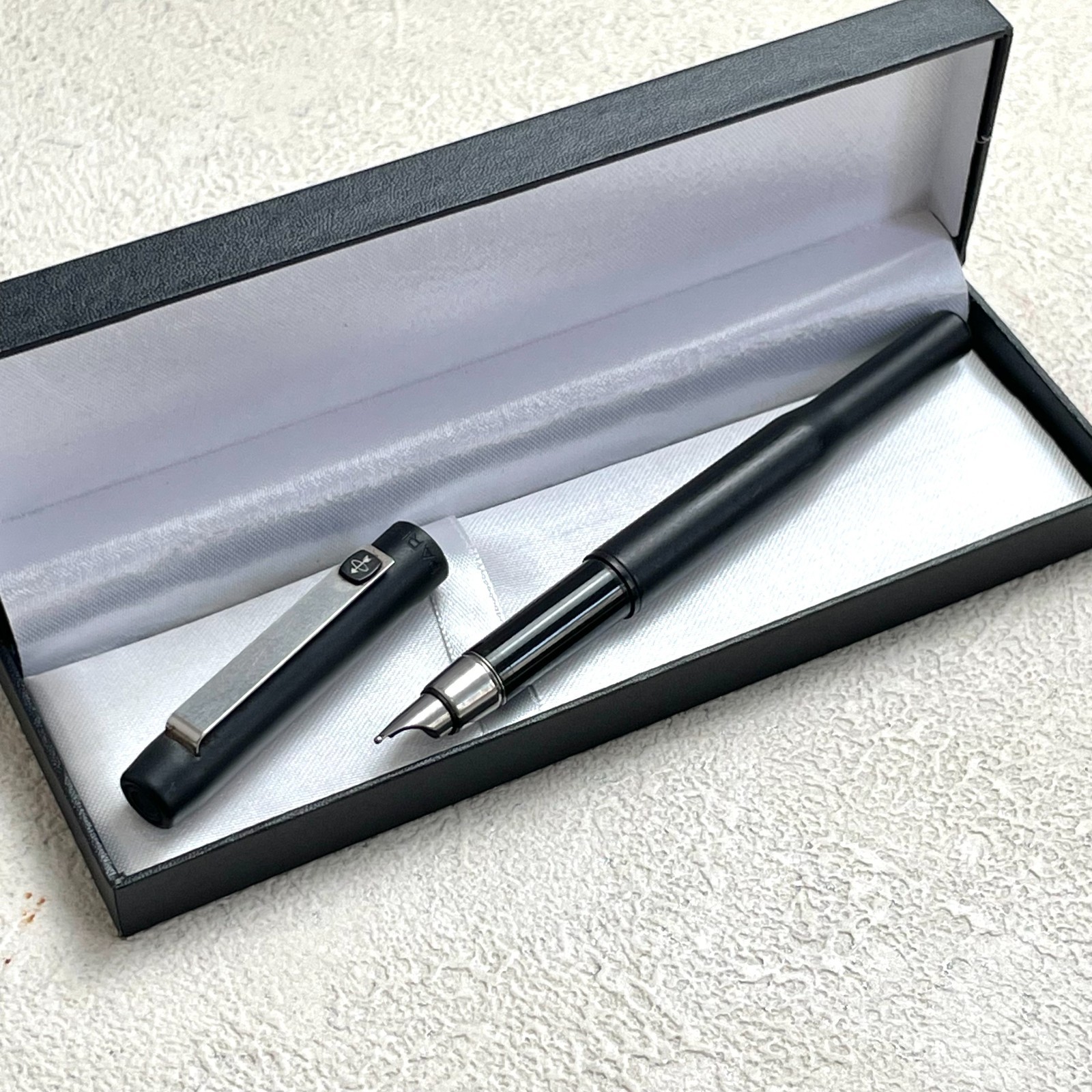Vintage Parker 25 in Matte Black Fountain Pen Made in England BS192 Vintage Parker 25 in Matte Black Fountain Pen Made in England BS192