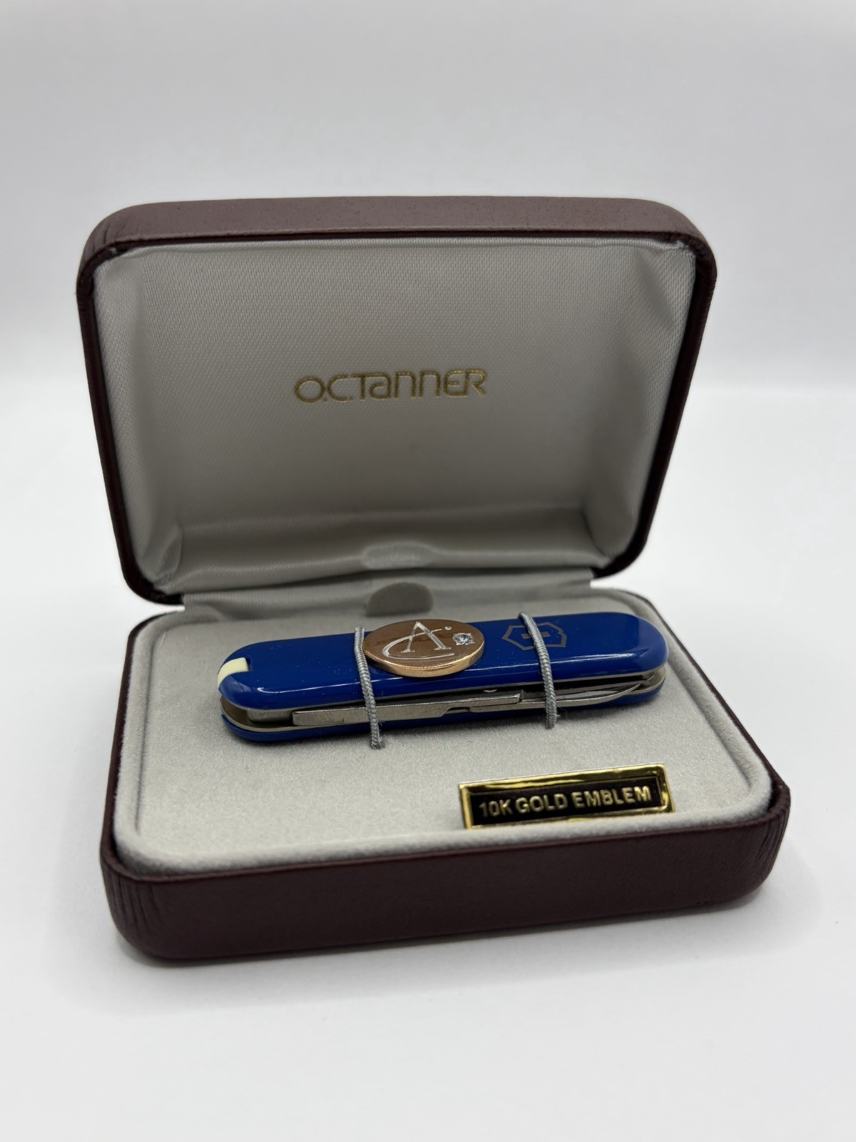 Victorinox Classic SD Blue Swiss Army Knife O.C. Tanner 10K Gold Emblem Victorinox Classic SD Blue Swiss Army Knife O.C. Tanner 10K Gold Emblem