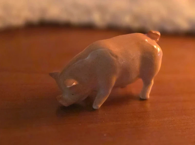 Adorable miniature ceramic glazed pig Adorable miniature ceramic glazed pig