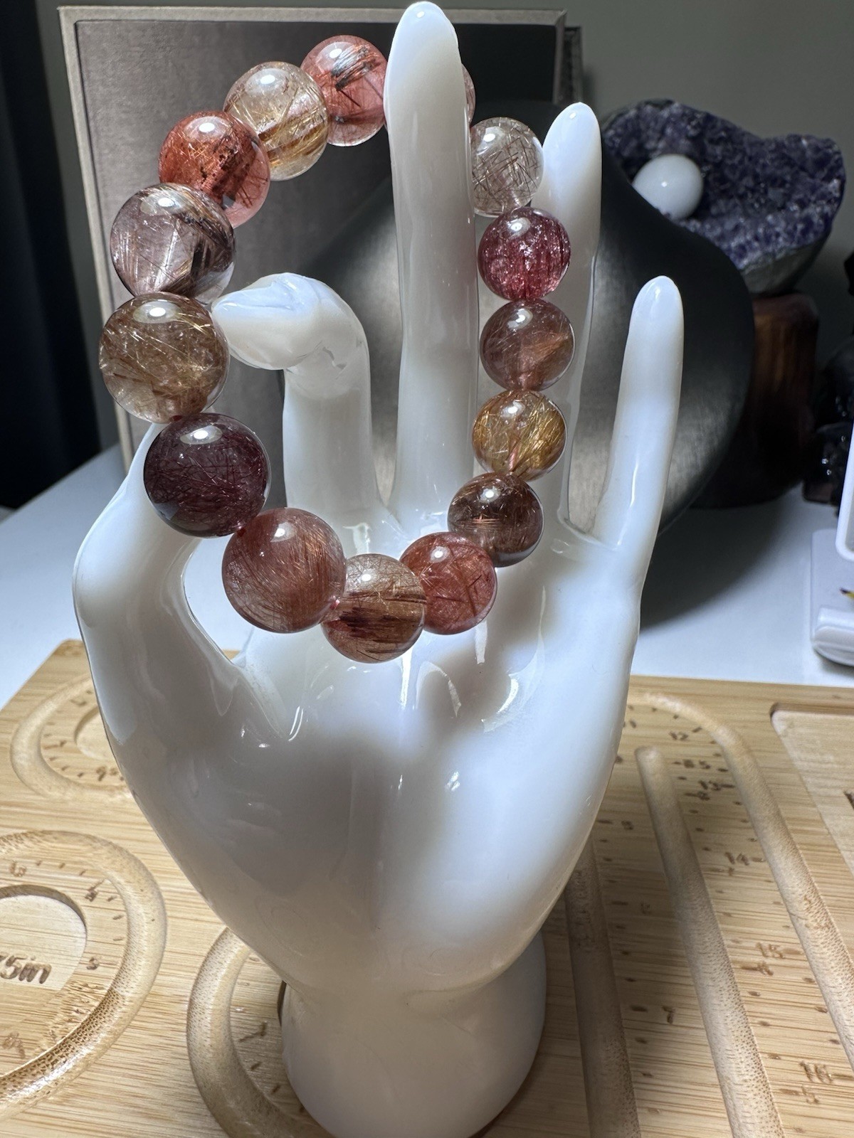 Natural high-quality Multi Color rutilated quartz bracelet 14mm (15pcs Bead) Natural high-quality Multi Color rutilated quartz bracelet 14mm (15pcs Bead)