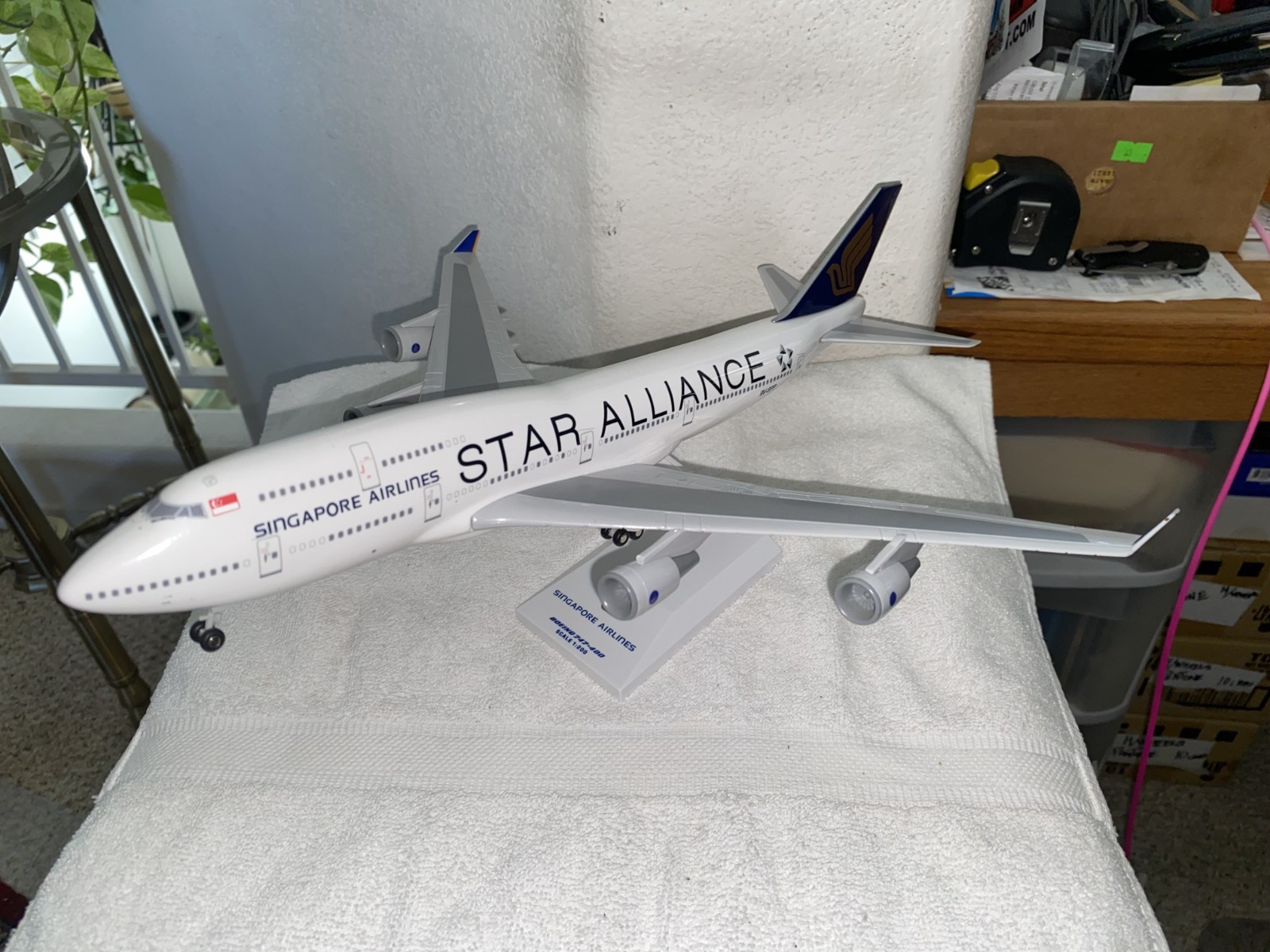 SKYMARKS. SINGAPORE AIRLINES. B747-400 ( STAR ALLIANCE ) 1/200 Scale. Model SKYMARKS. SINGAPORE AIRLINES. B747-400 ( STAR ALLIANCE ) 1/200 Scale. Model