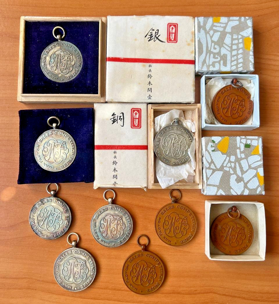 VINTAGE 1965-1966 MAX FACTOR JAPAN "Gold Finger Contest" Sales Prize Medals Lot