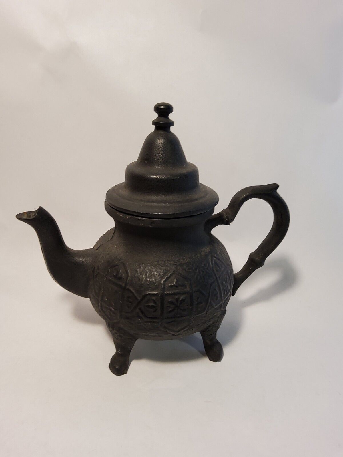 Ornate Vintage Cast Iron Tea Kettle 8\