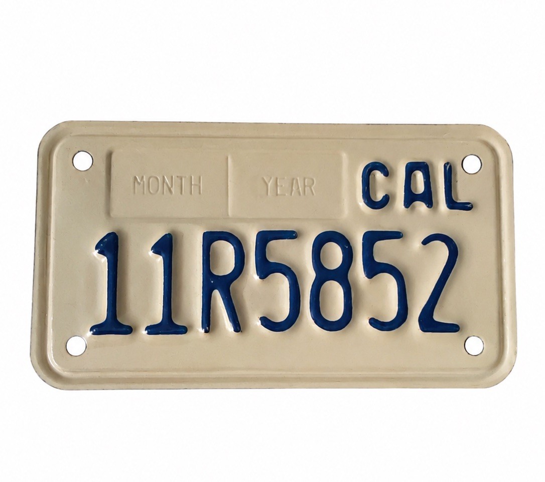 NOS VINTAGE CALIFORNIA MOTORCYCLE CYCLE LICENSE PLATE EARLY ISSUE 11R5852 os NOS VINTAGE CALIFORNIA MOTORCYCLE CYCLE LICENSE PLATE EARLY ISSUE 11R5852 os