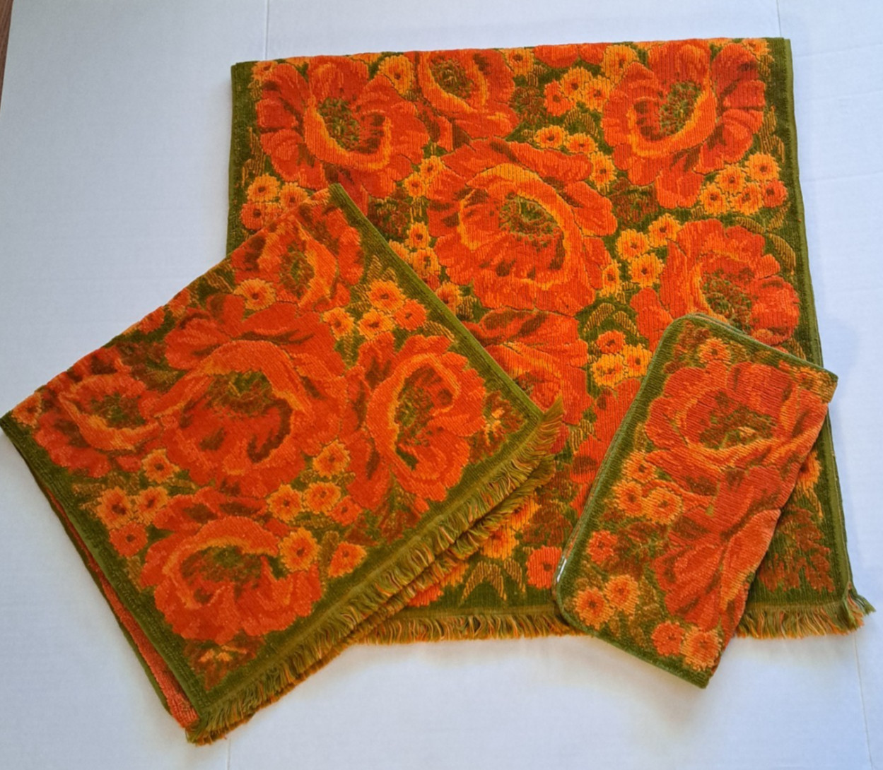 VTG Fieldcrest Orange Poppy & Green 3 Towel Set Bath, Hand Towel and Washcloth