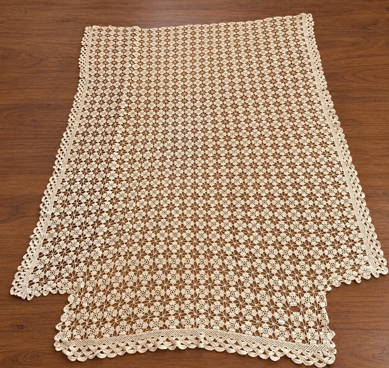 Gorgeous Vintage Crochet Lace Twin Bed Coverlet Cream White Scalloped 68" x 98" Gorgeous Vintage Crochet Lace Twin Bed Coverlet Cream White Scalloped 68" x 98"