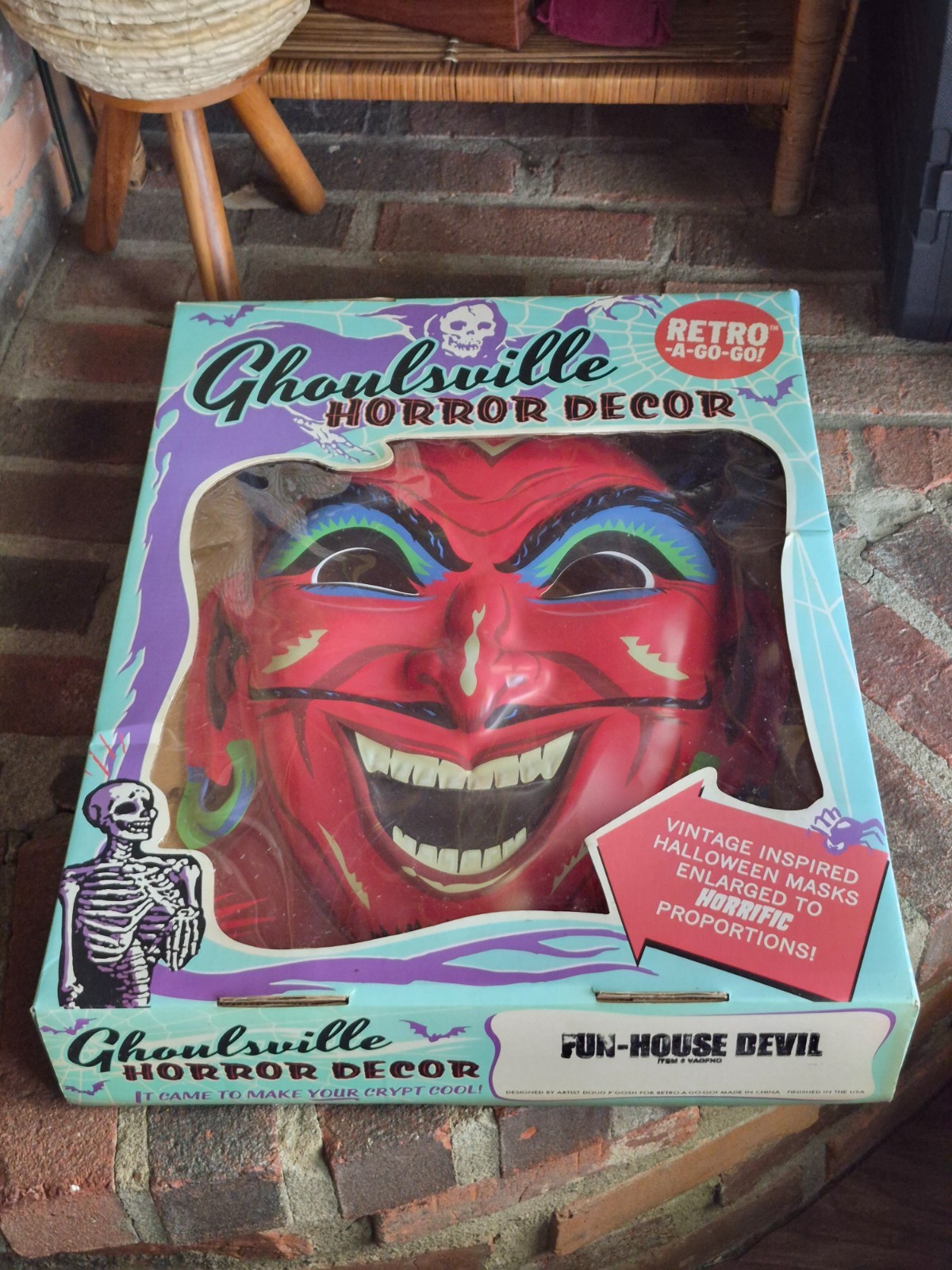 GHOULSVILLE Retro-A-Go-Go Fun House Devil Mask Halloween Horror 3D Decor 24" GHOULSVILLE Retro-A-Go-Go Fun House Devil Mask Halloween Horror 3D Decor 24"