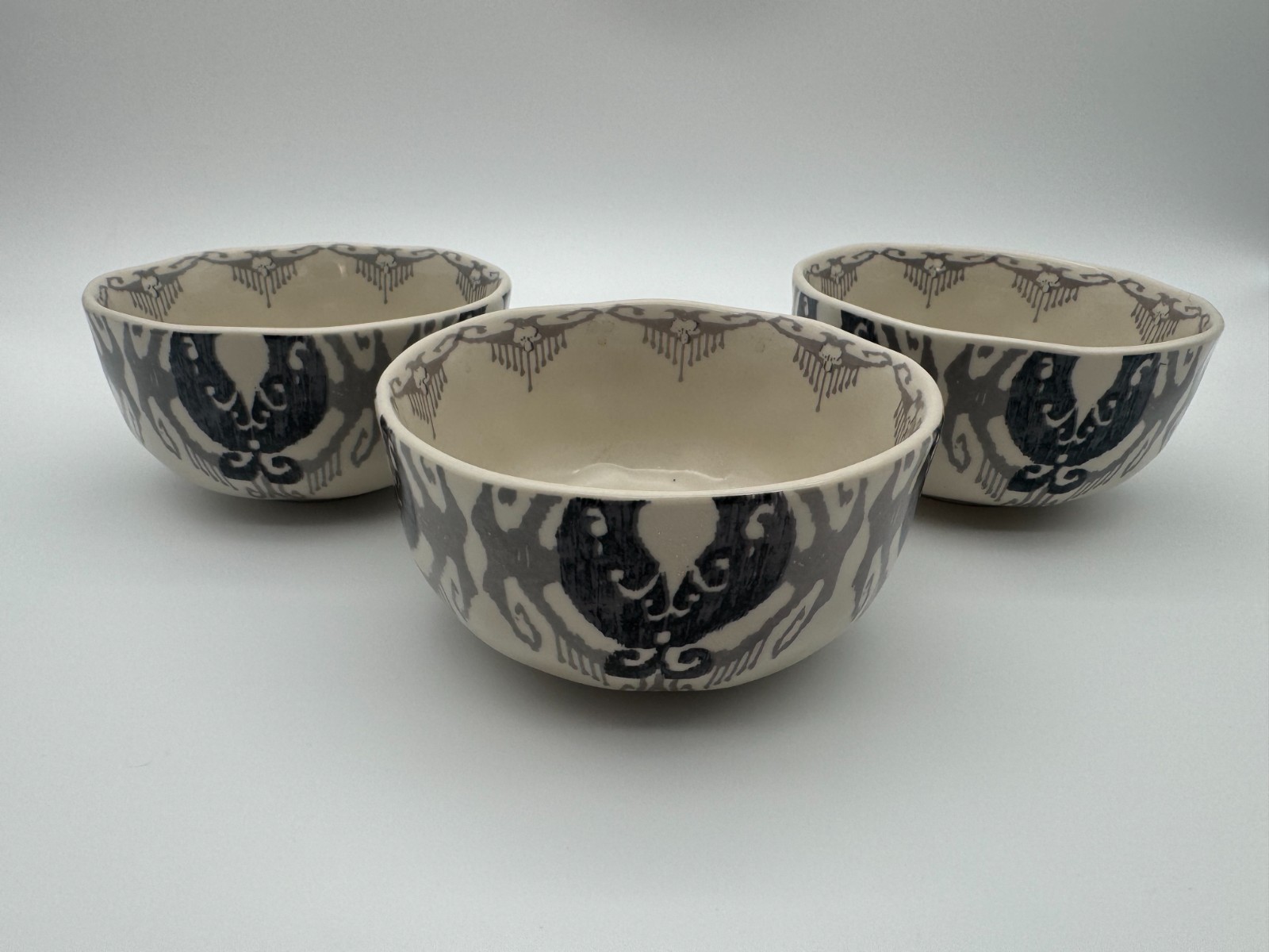 Anthropologie Tanja Gray Ikat Gold Bowls Set Denim Blue Silver Discontinued READ Anthropologie Tanja Gray Ikat Gold Bowls Set Denim Blue Silver Discontinued READ
