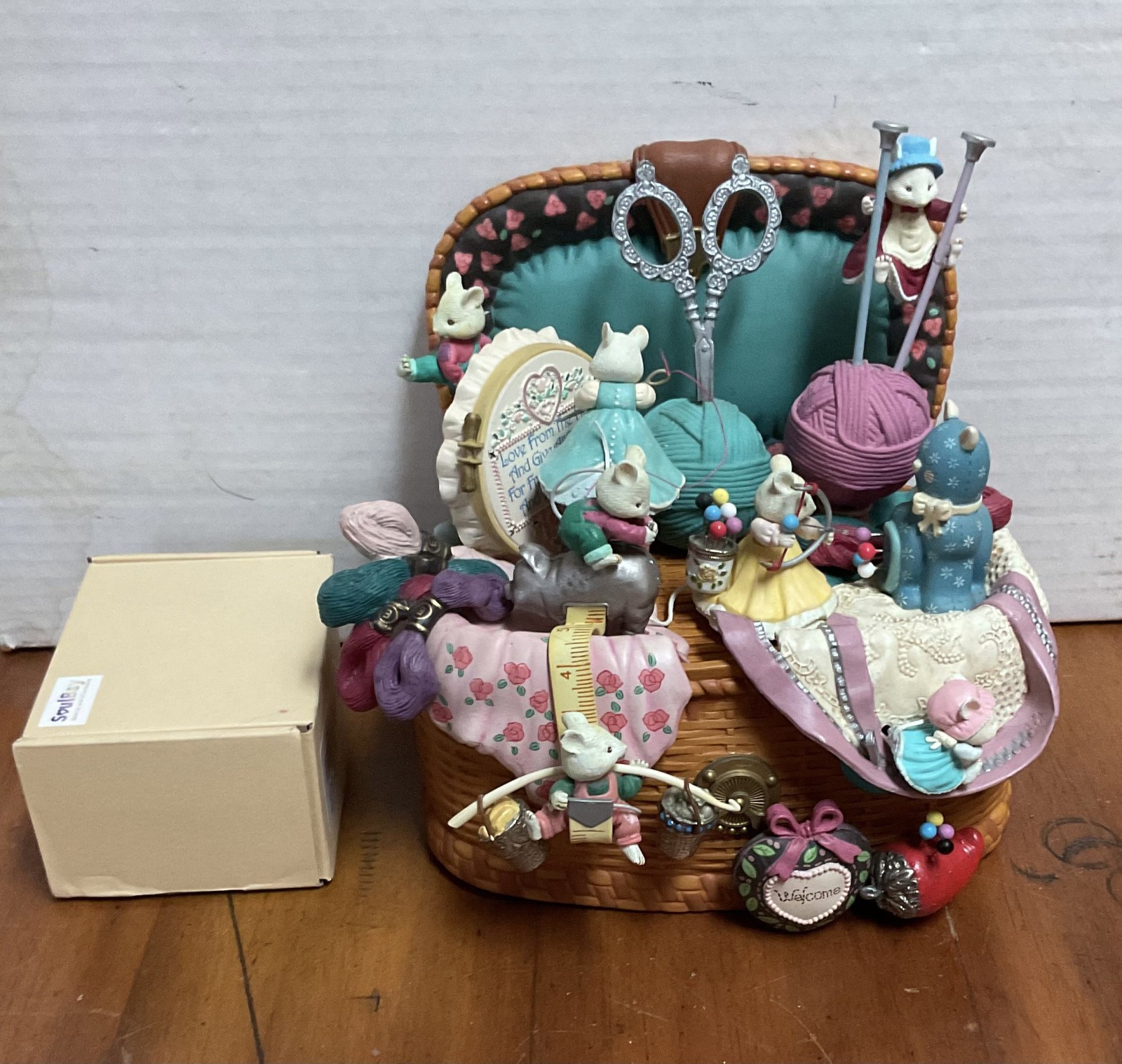 Vintage Enesco Knitting Pretty Musical Box 1990 Multi Action Animated Works Vintage Enesco Knitting Pretty Musical Box 1990 Multi Action Animated Works