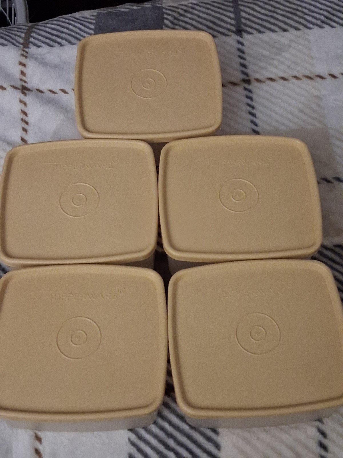 Vintage Tupperware Tan Square Round 311 With Cream Lid Seal 310 Lot Of 5 Vintage Tupperware Tan Square Round 311 With Cream Lid Seal 310 Lot Of 5
