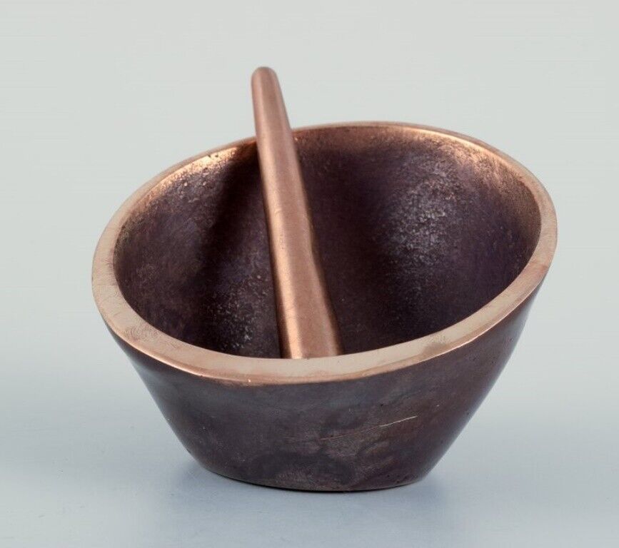 Jacques Lauterbach, French artist. Mortar and pestle in solid bronze. 1970s