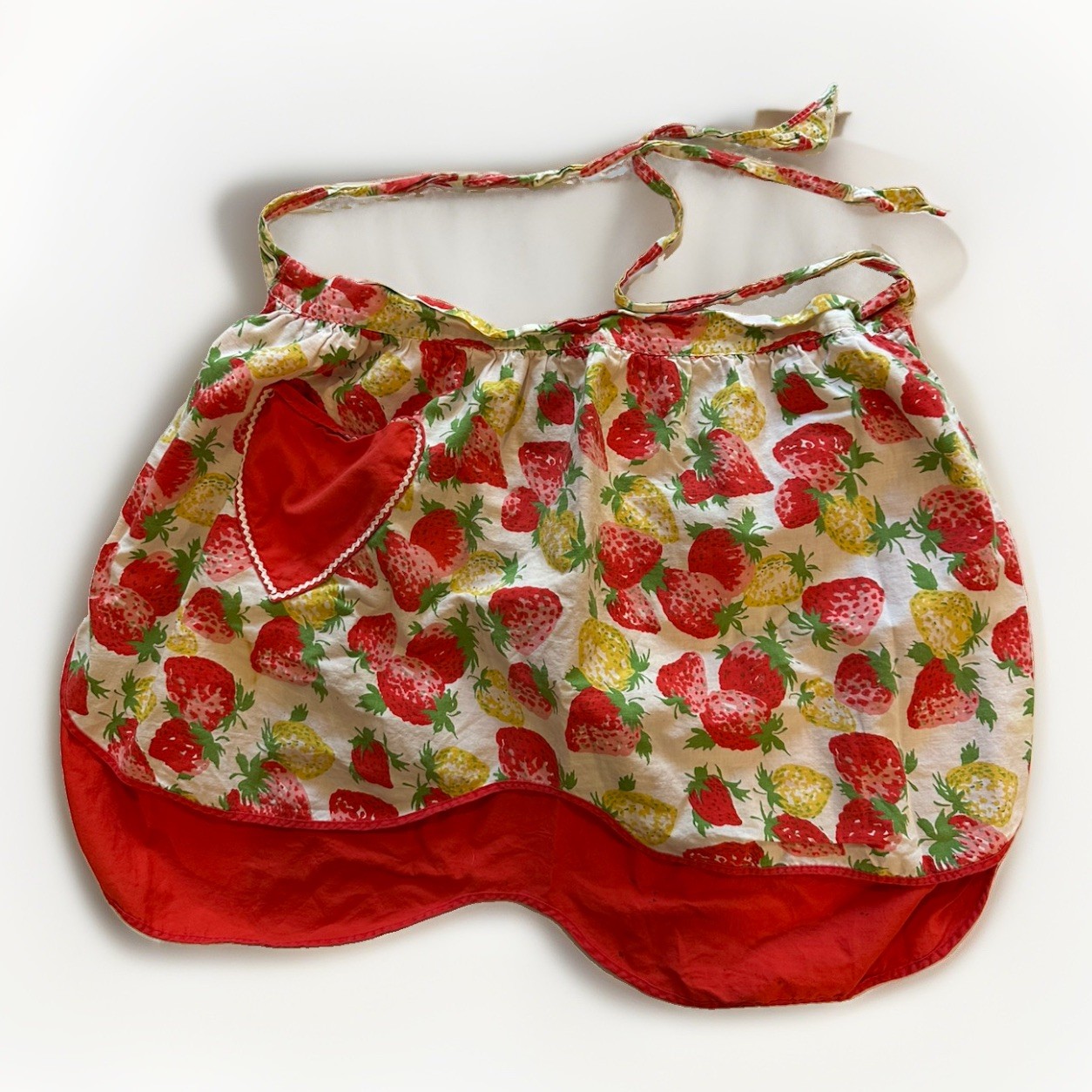VTG 1950s Reversible Strawberry Apron Heart Pocket Ric Rac Novelty Print Cottage VTG 1950s Reversible Strawberry Apron Heart Pocket Ric Rac Novelty Print Cottage