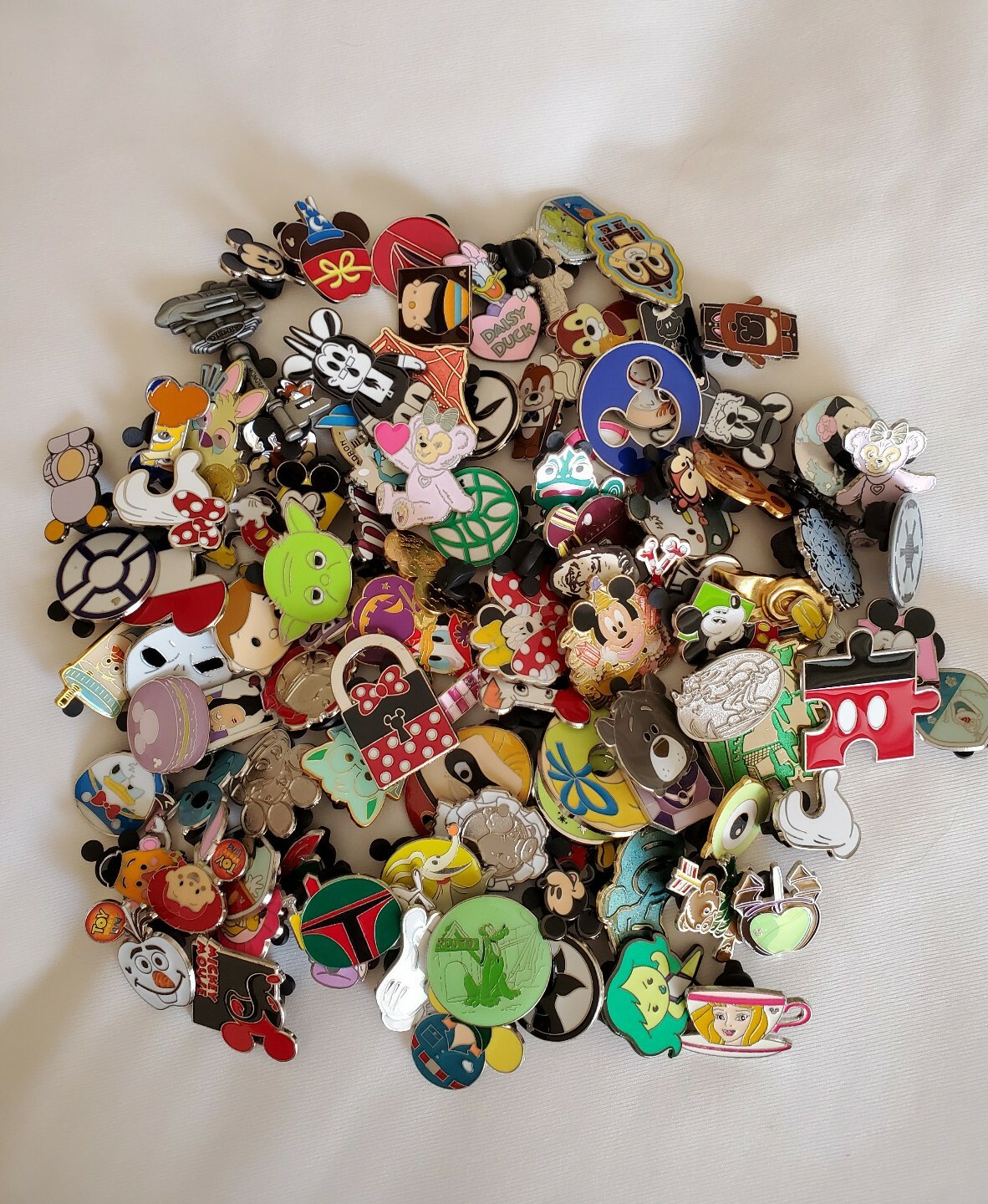 DISNEY TRADING PINS 100 LOT w/ 2 bonus FREE Lanyards, Mickey and Minnie DISNEY TRADING PINS 100 LOT w/ 2 bonus FREE Lanyards, Mickey and Minnie
