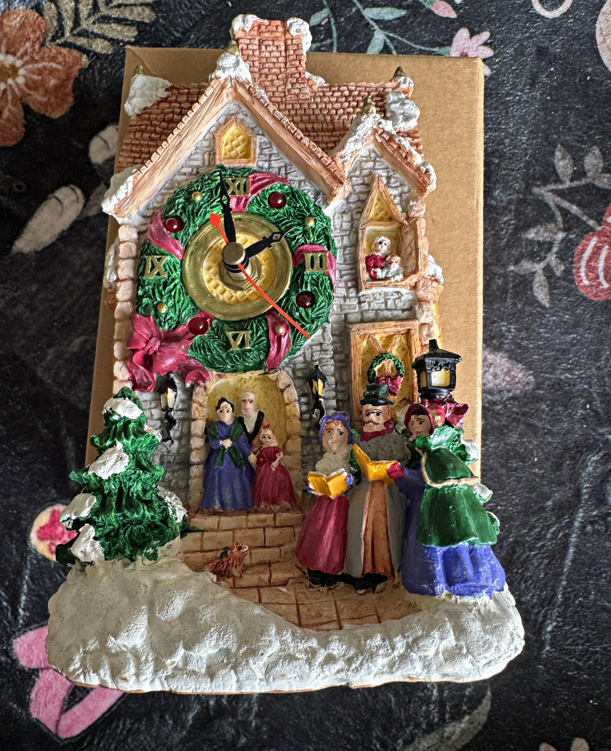 Vintage Avon Holiday Melody Clock 1996 Christmas Lighted 12 Songs On The Hour