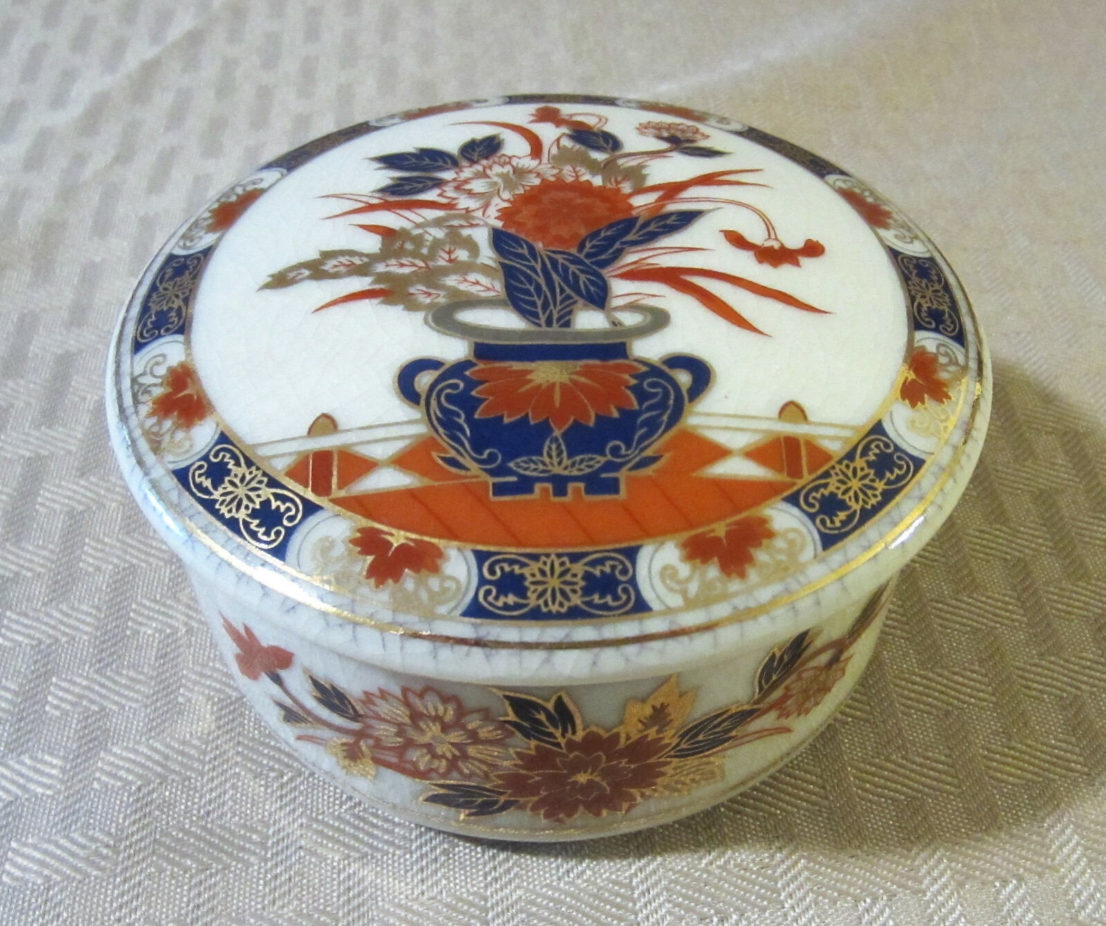 Beautiful Kutani Style 3-1/2” Round Porcelain Trinket Box Floral - Crackle Glaze Beautiful Kutani Style 3-1/2” Round Porcelain Trinket Box Floral - Crackle Glaze