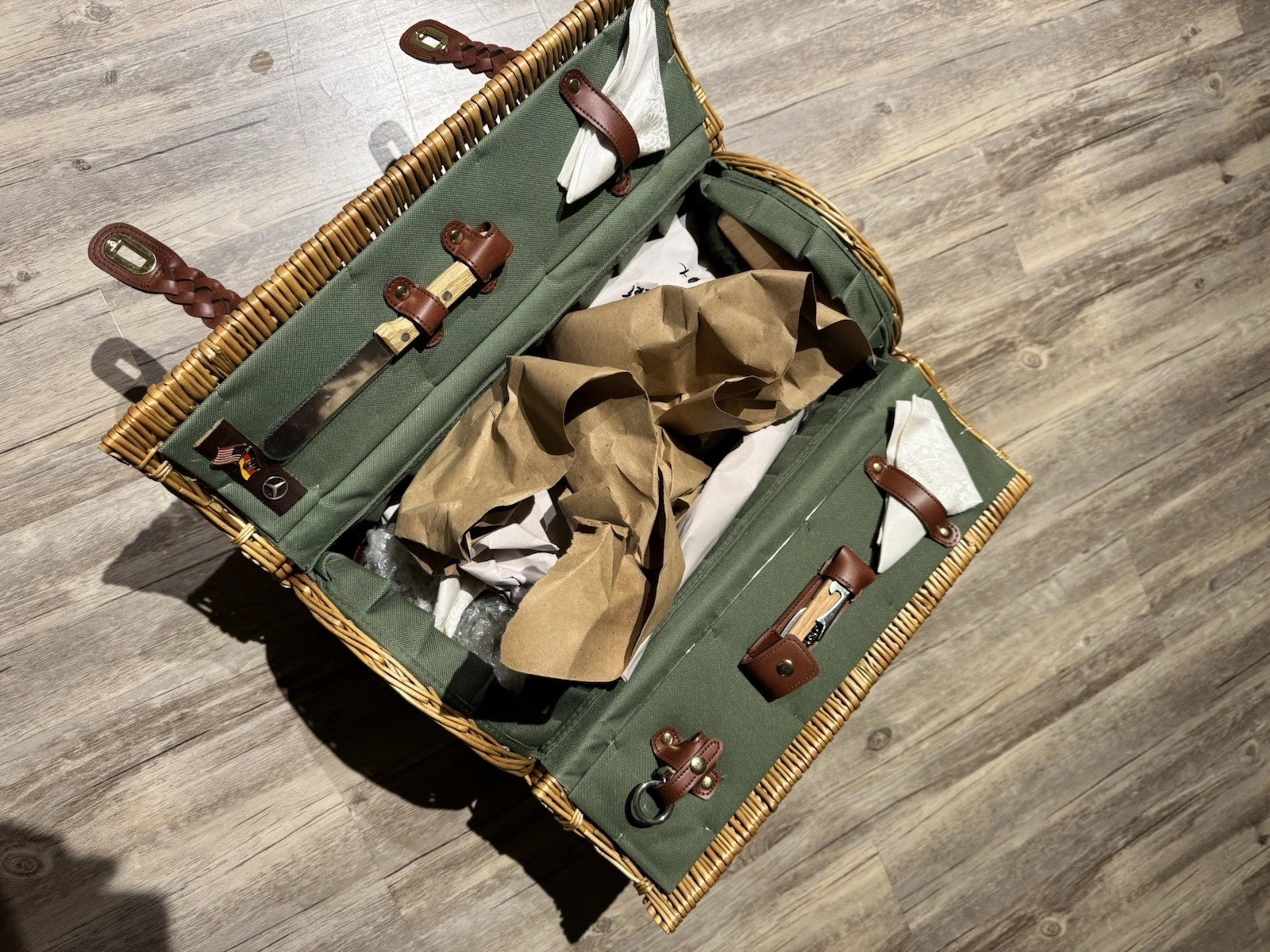 Mercedes Benz Vintage Picnic Basket With 18k Gold Plated Mercedes Benz Vintage Picnic Basket With 18k Gold Plated