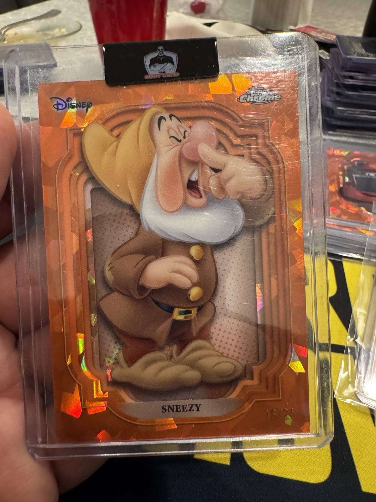 2024 TOPPS CHROME DISNEY SAPPHIRE #11 SNEEZY ORANGE /25 Snow White 2024 TOPPS CHROME DISNEY SAPPHIRE #11 SNEEZY ORANGE /25 Snow White
