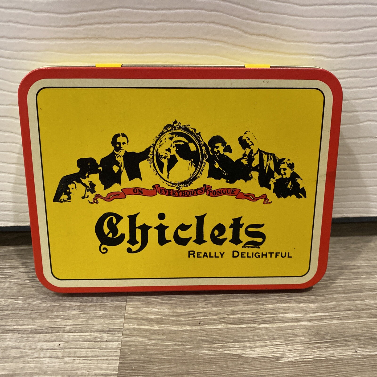 Vintage Chicklets Chewing Gum Tin w/ ALL 6 packets of Gum 1994 COMPLETE