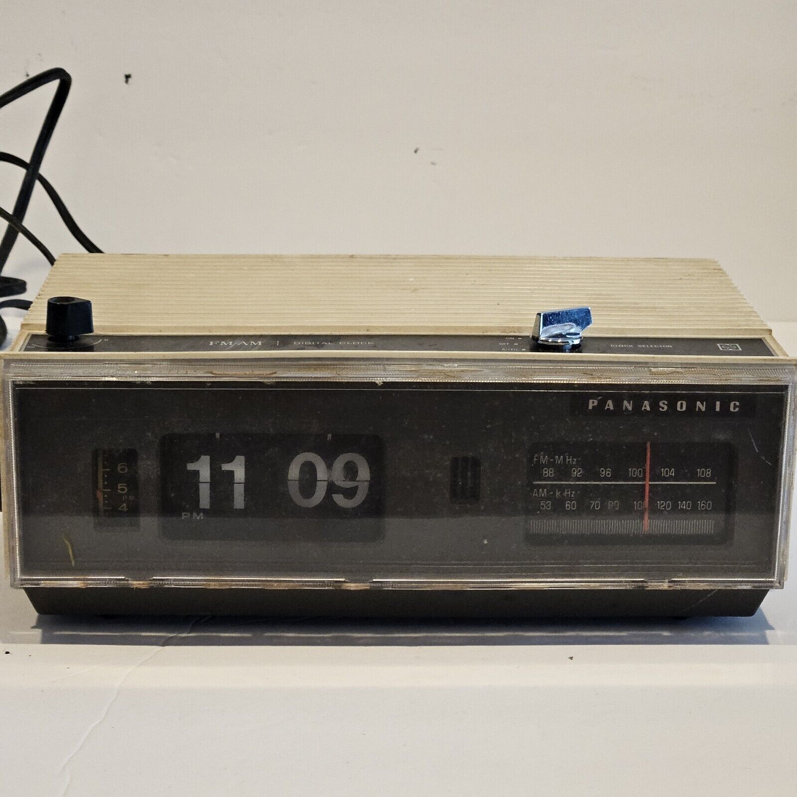 Vintage 1970 Panasonic RC-7021 Lighted AM/FM Alarm “Maywood”