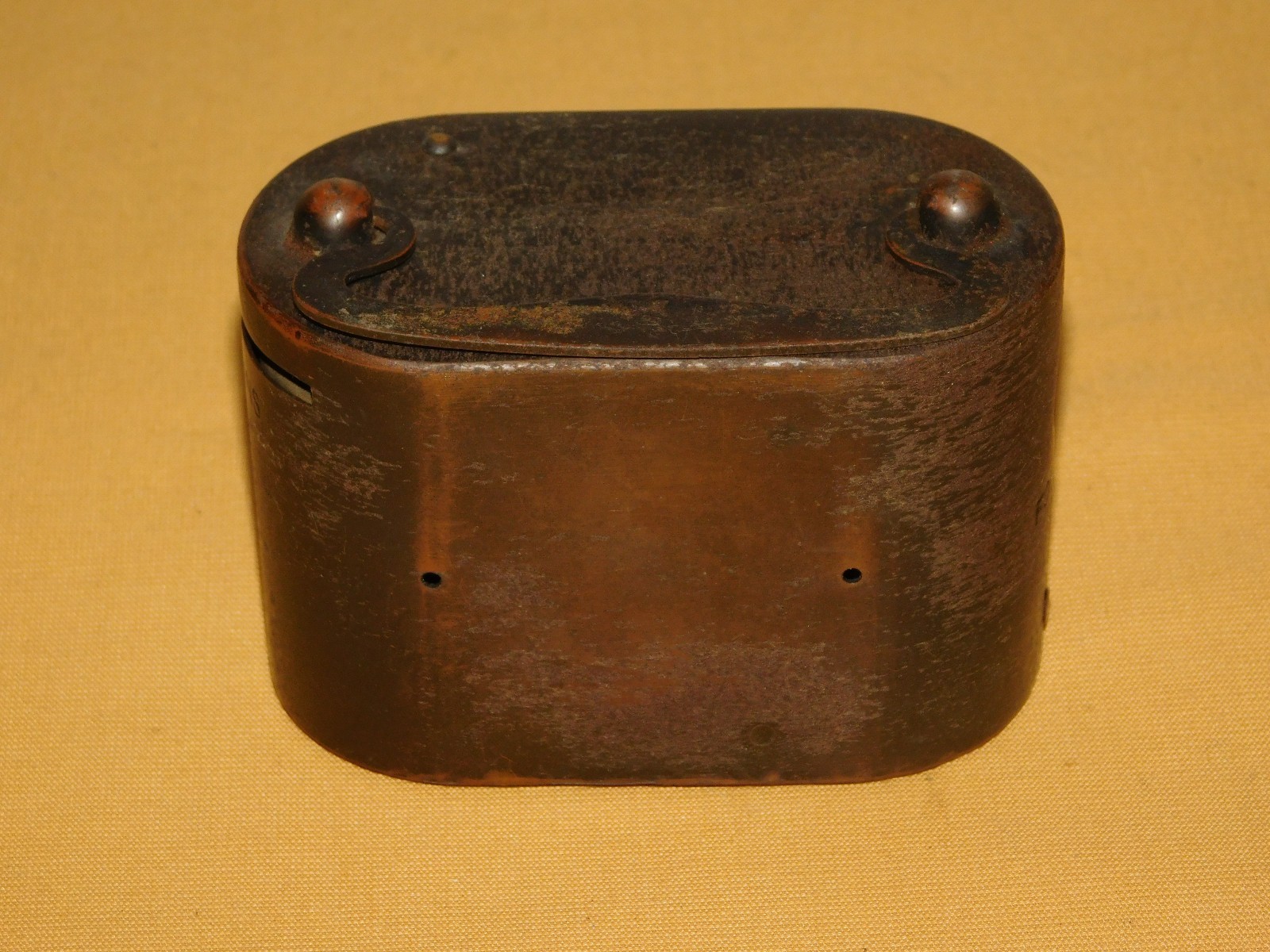 VINTAGE 3 3/4" X 2 1/2" BANKERS SERVICE CORPORATION LONDON METAL COIN NOTE BANK VINTAGE 3 3/4" X 2 1/2" BANKERS SERVICE CORPORATION LONDON METAL COIN NOTE BANK