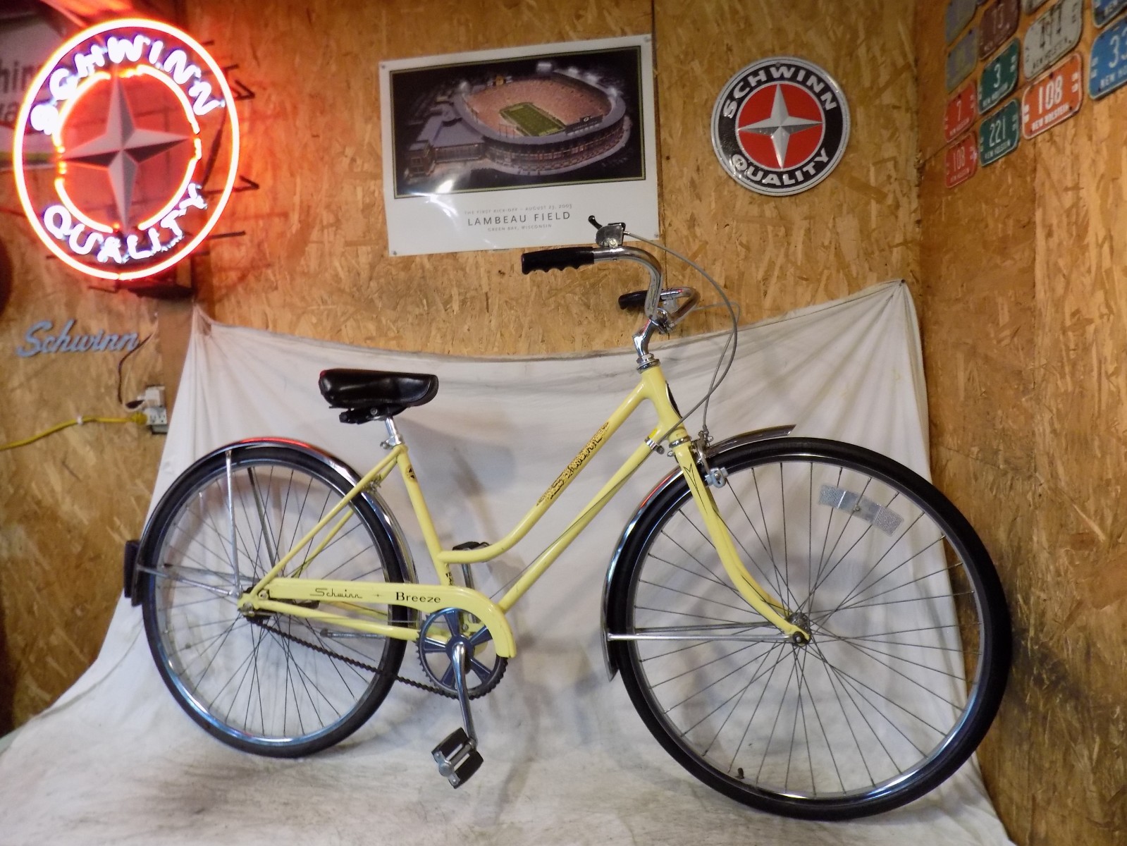 1977 SCHWINN BREEZE LADIES 3-SPEED ROAD CRUISER BIKE COLLEGIATE RACER VINTAGE 1977 SCHWINN BREEZE LADIES 3-SPEED ROAD CRUISER BIKE COLLEGIATE RACER VINTAGE