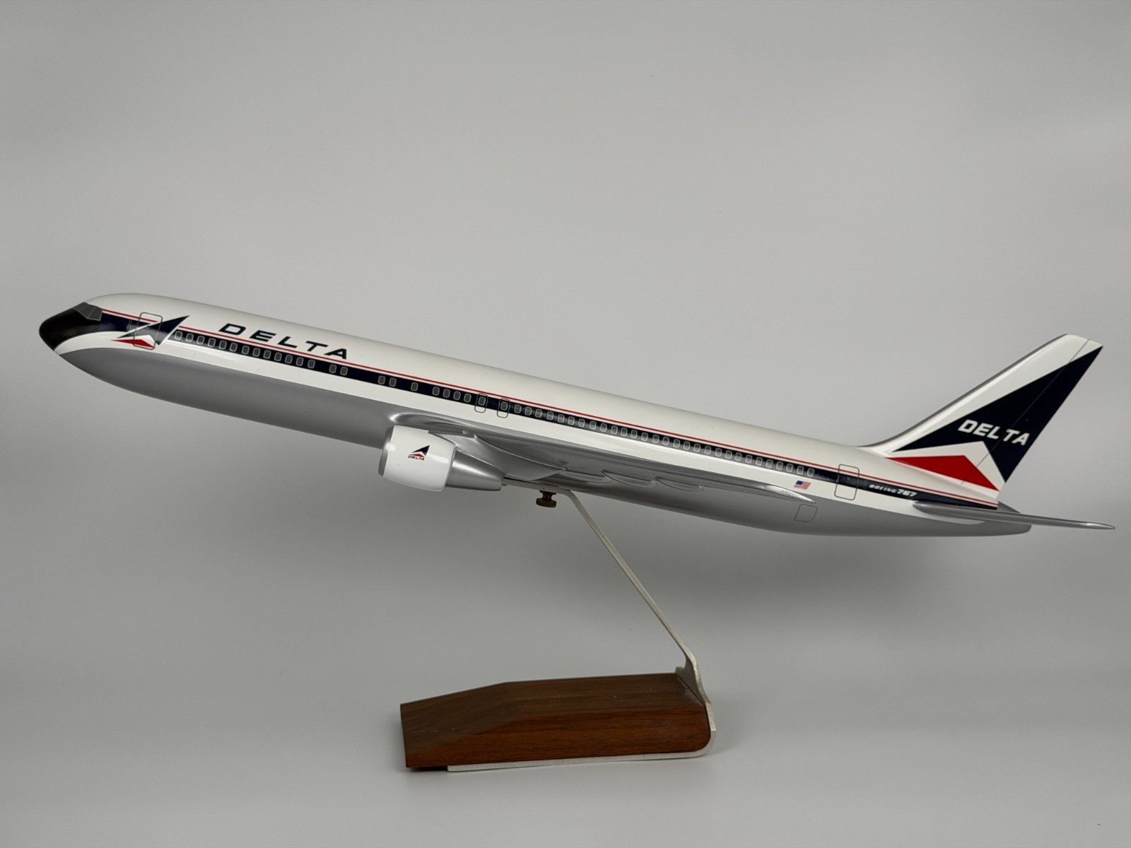 1/100 Scale Wesco Delta Air Lines Boeing 767-300 Widget Vintage Model Aircraft 1/100 Scale Wesco Delta Air Lines Boeing 767-300 Widget Vintage Model Aircraft