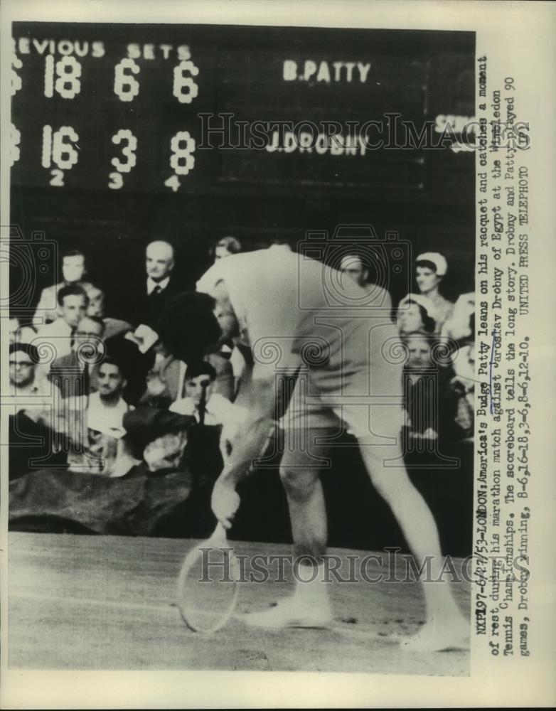 1953 Press Photo Budge Patty in match against Jaroslav Drobny - nes55847 1953 Press Photo Budge Patty in match against Jaroslav Drobny - nes55847