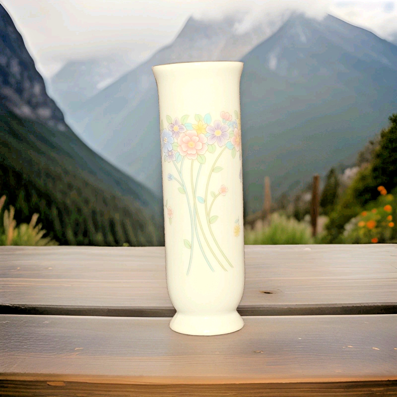 Vintage Ceramic FTDA Flower Bud Vase Daisy Design 1988 Korea 6.5" E9 Vintage Ceramic FTDA Flower Bud Vase Daisy Design 1988 Korea 6.5" E9