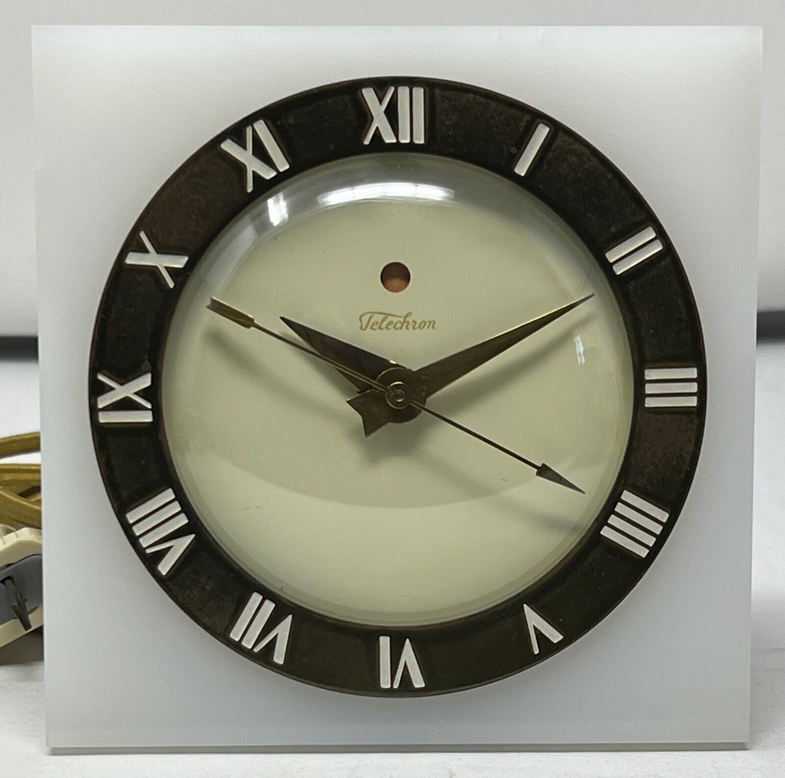 Telechron Clock model # 4H55 Deco in white plastic, ~1946-57; Runs-Keeps Time