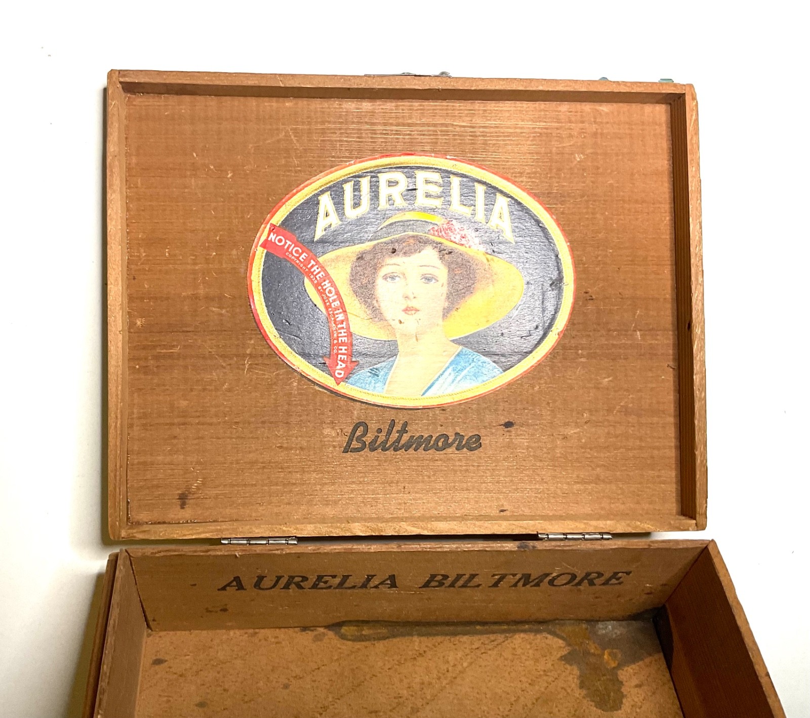 Vintage Aurelia Biltmore Wood Cigar Box