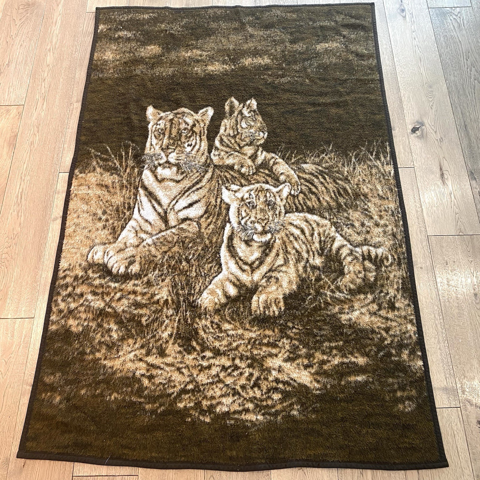 Vintage Biederlack Tiger Graphic Reversible Acrylic Blanket 78x51 Made in USA Vintage Biederlack Tiger Graphic Reversible Acrylic Blanket 78x51 Made in USA