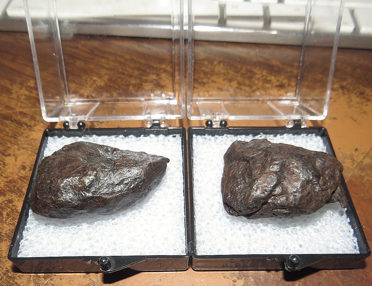 55 gm Aletai iron meteorite china W/ case PRICE IS FOR ONE METEORITE 55 gm Aletai iron meteorite china W/ case PRICE IS FOR ONE METEORITE