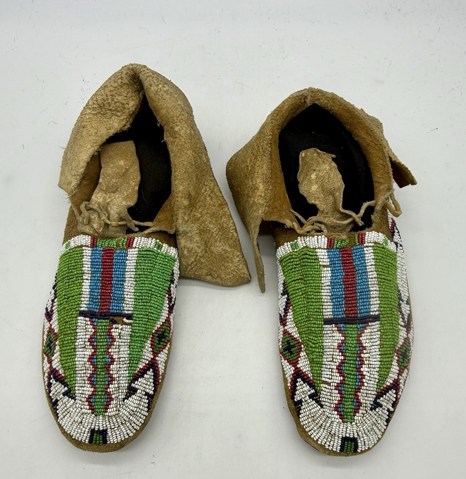 Antique Native American Plains Region Beaded Moccasins Antique Native American Plains Region Beaded Moccasins