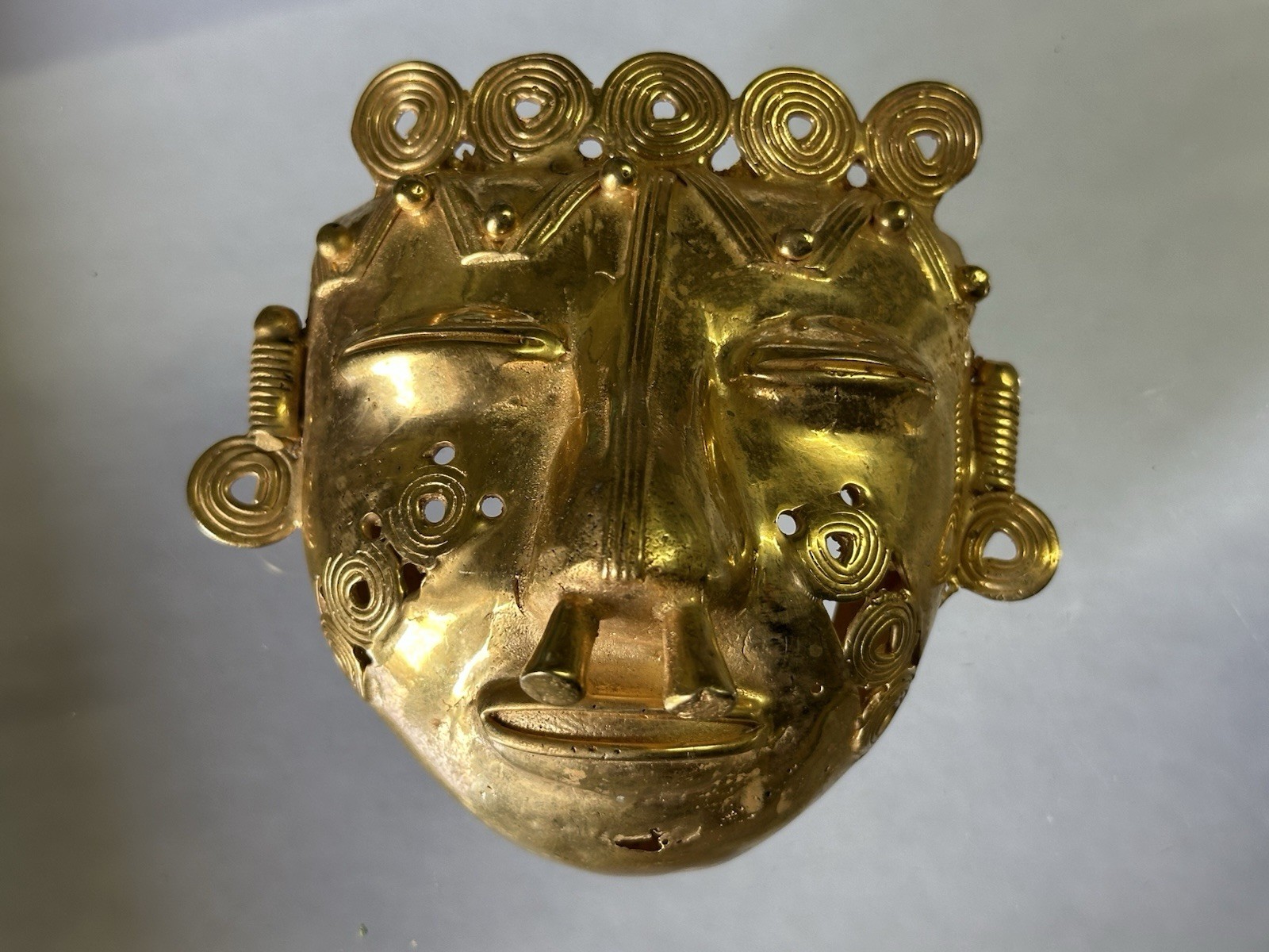 RARE PRE-COLUMBIAN TUMBAGA HUMAN EFFIGY MASK PENDANT W/ COA, SOUTH AMERICA