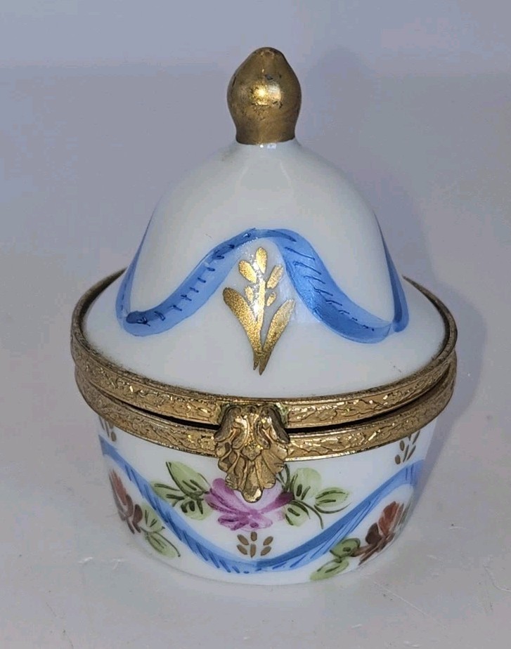 Vtg Signed LIMOGES FRANCE Floral Flowers Hinged Trinket Box Ring Peint Main Blue Vtg Signed LIMOGES FRANCE Floral Flowers Hinged Trinket Box Ring Peint Main Blue