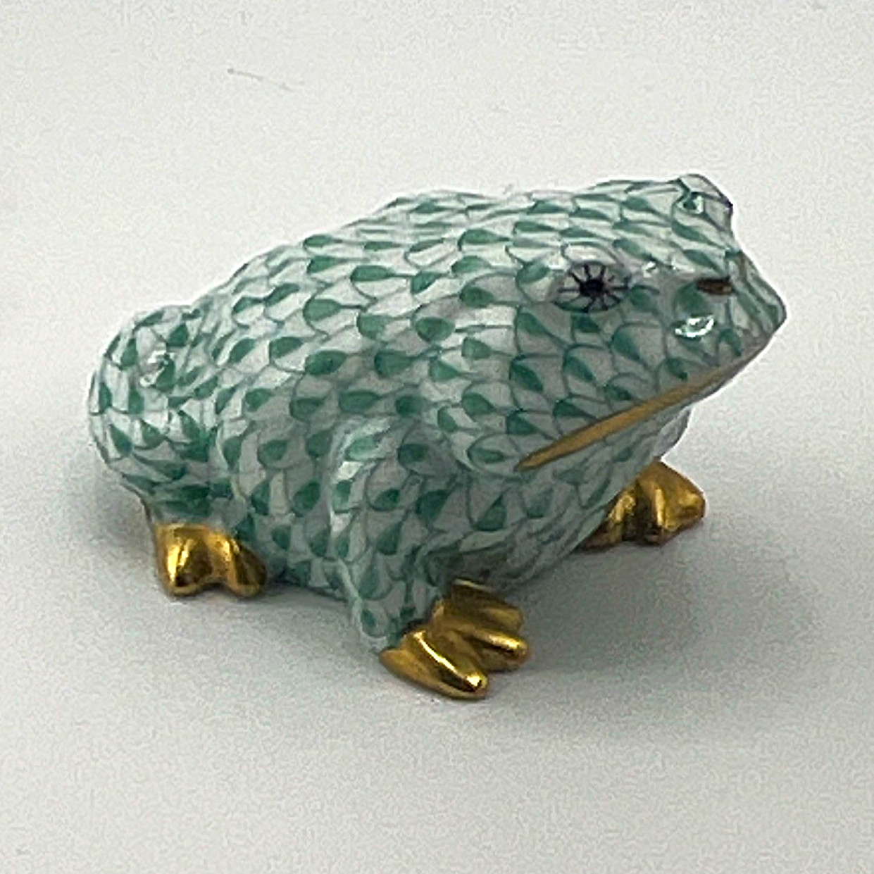 Herend Hungary Handpainted Green Fishnet Frog Porcelain Figurine Gold Feet Herend Hungary Handpainted Green Fishnet Frog Porcelain Figurine Gold Feet
