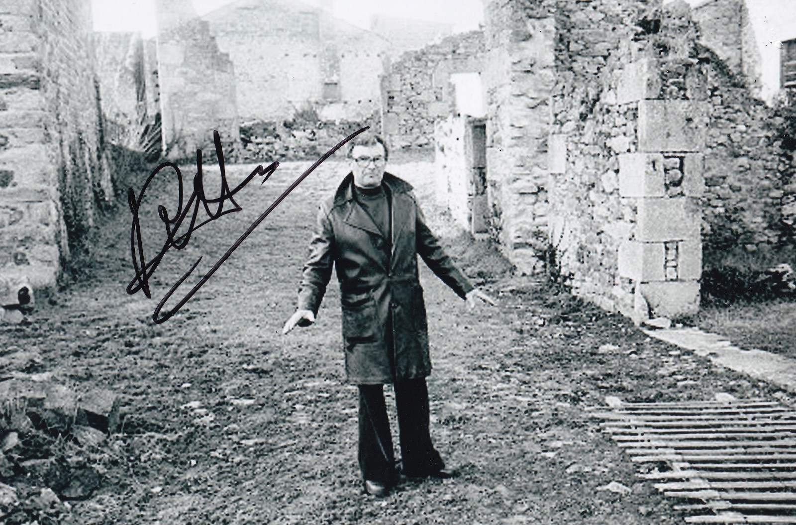 Robert Hebras Signed Autograph 4x6 Photo Oradour-sur-Glane Massacre Survivor Robert Hebras Signed Autograph 4x6 Photo Oradour-sur-Glane Massacre Survivor