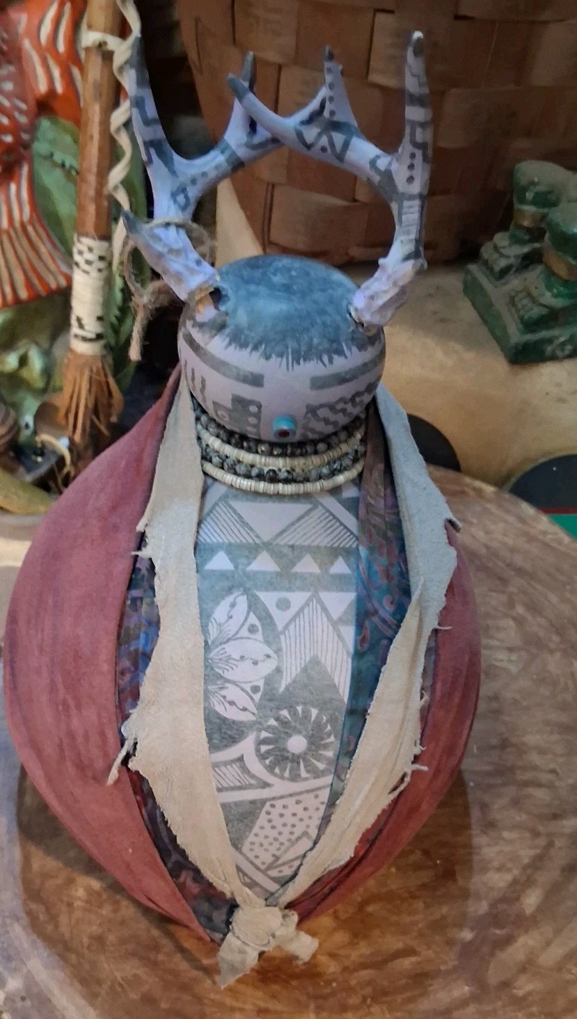 **AWESOME VINTAGE NATIVE AMERICAN PAINTED DEER WOMAN GOURD ART HANDMADE NICE * **AWESOME VINTAGE NATIVE AMERICAN PAINTED DEER WOMAN GOURD ART HANDMADE NICE *