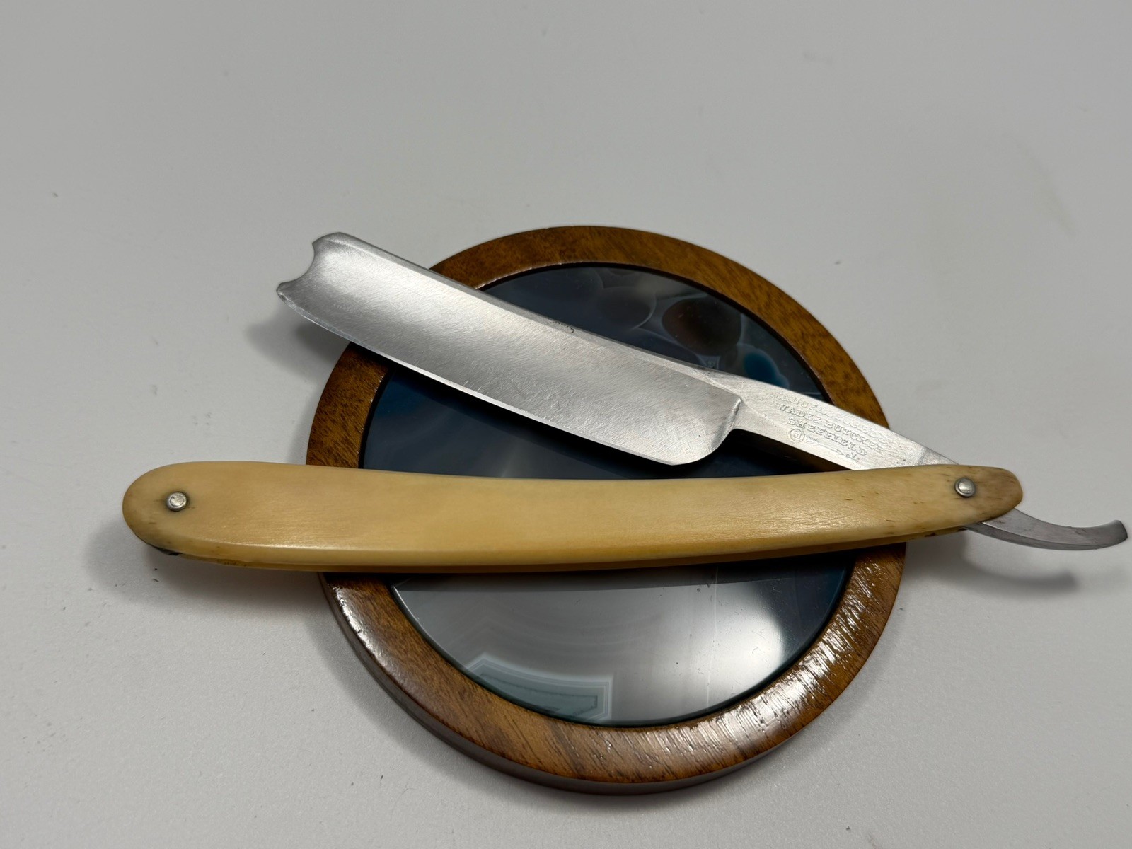 Very Old 6/8” Bone Scales Wade & Butcher Razor Shave Ready Sheffield England Very Old 6/8” Bone Scales Wade & Butcher Razor Shave Ready Sheffield England
