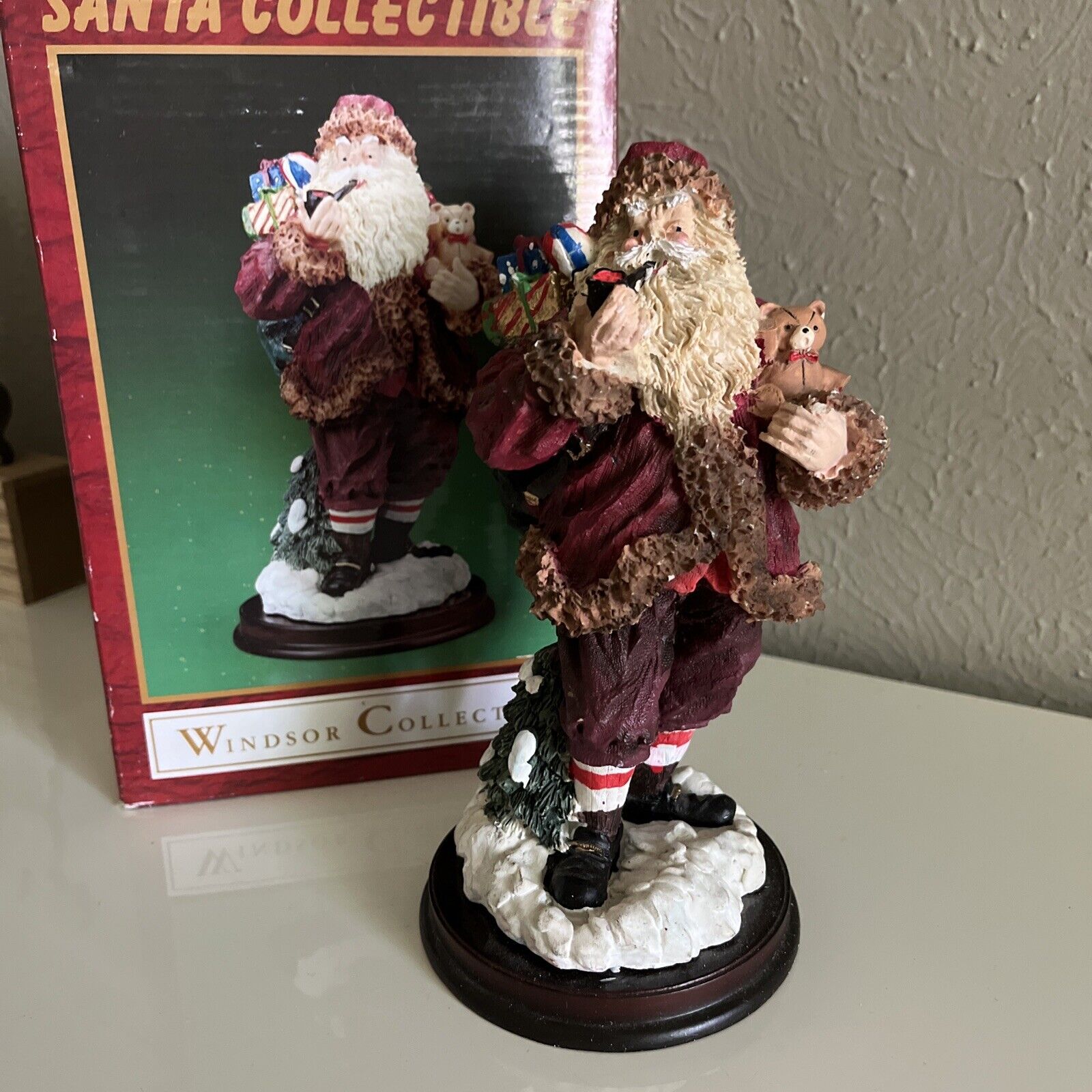 Windsor Collection Santa Collectible Christmas Decoration #80266 Pipe Gifts
