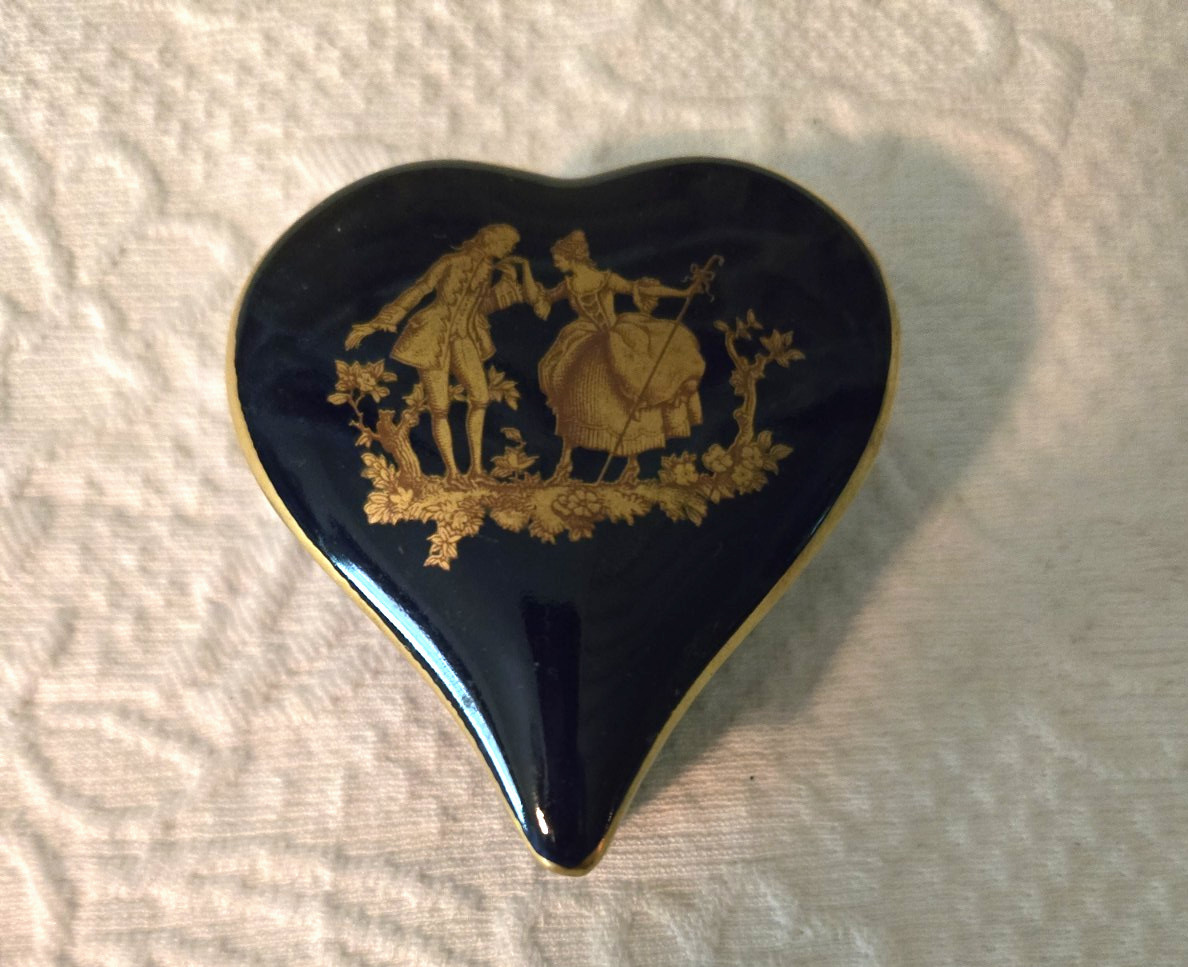 vintage limoges porcelain cobalt blue gold couple heat shape trinket box vintage limoges porcelain cobalt blue gold couple heat shape trinket box