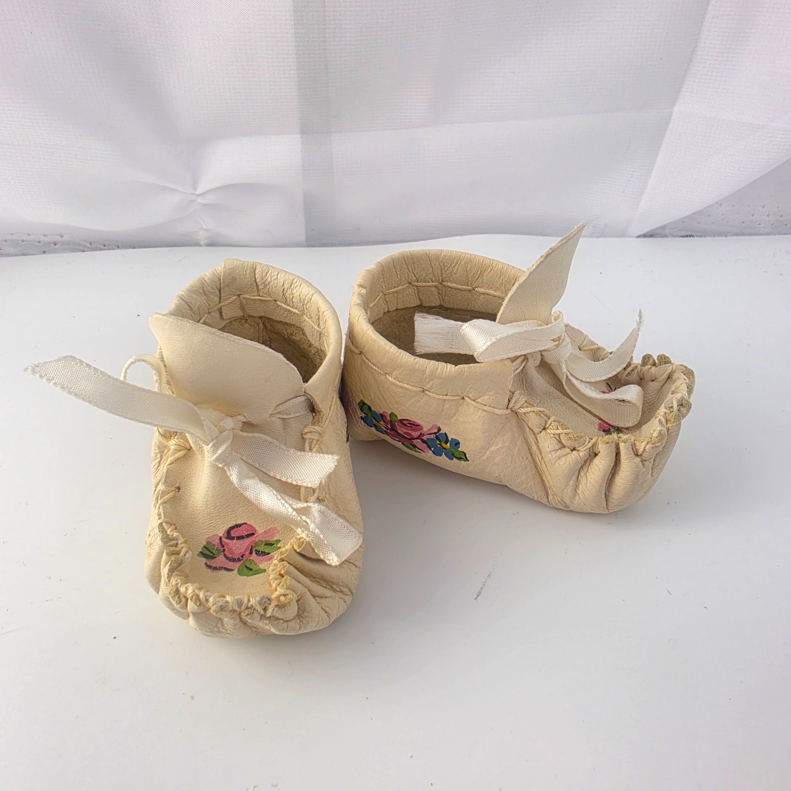 Tiny 1940s Native American Painted Roses Soft Leather Mocasin Baby Shoes