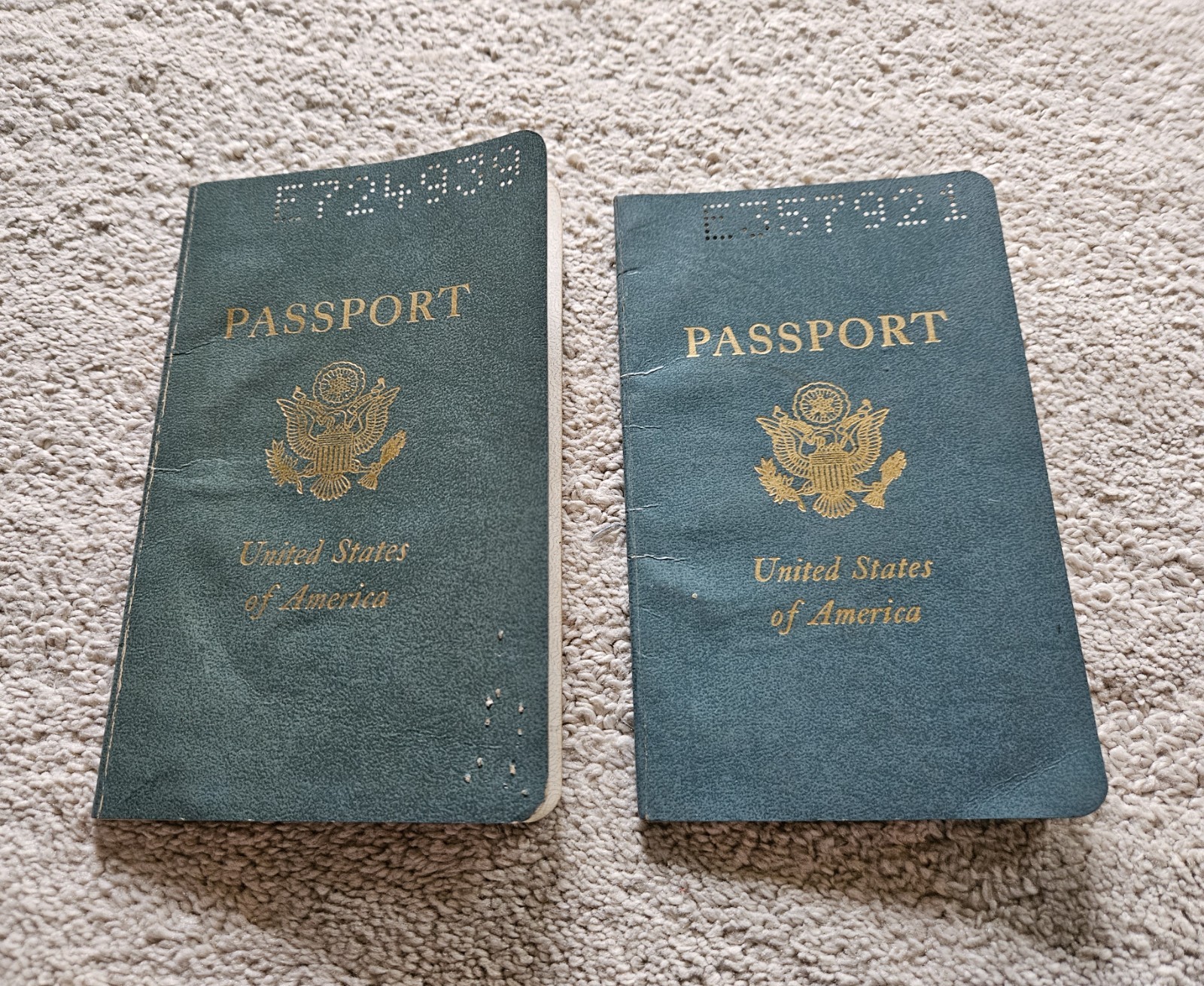 Pair 1960's Vintage USA passports Visa Australia Brisbane Oct 1964 Green Covers Pair 1960's Vintage USA passports Visa Australia Brisbane Oct 1964 Green Covers