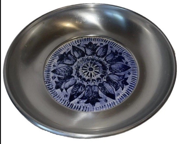Cute Vintage B. W. Buenilum Aluminum Bowl A Blue & White Ceramic Center 9” Cute Vintage B. W. Buenilum Aluminum Bowl A Blue & White Ceramic Center 9”