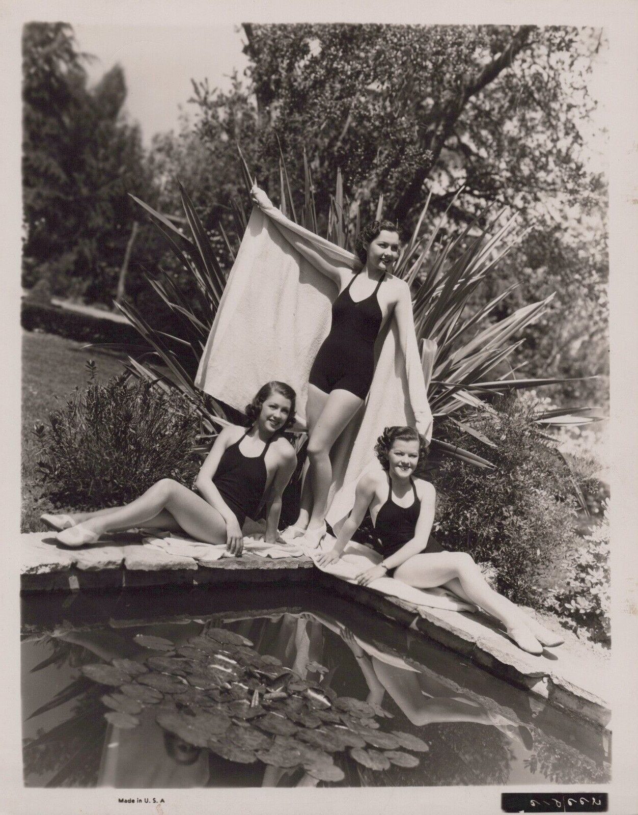 Hollywood CECILIA PARKER + SIMONE SIMON CHEESECAKE SWIMSUIT 1936 ORIG Photo 514 Hollywood CECILIA PARKER + SIMONE SIMON CHEESECAKE SWIMSUIT 1936 ORIG Photo 514